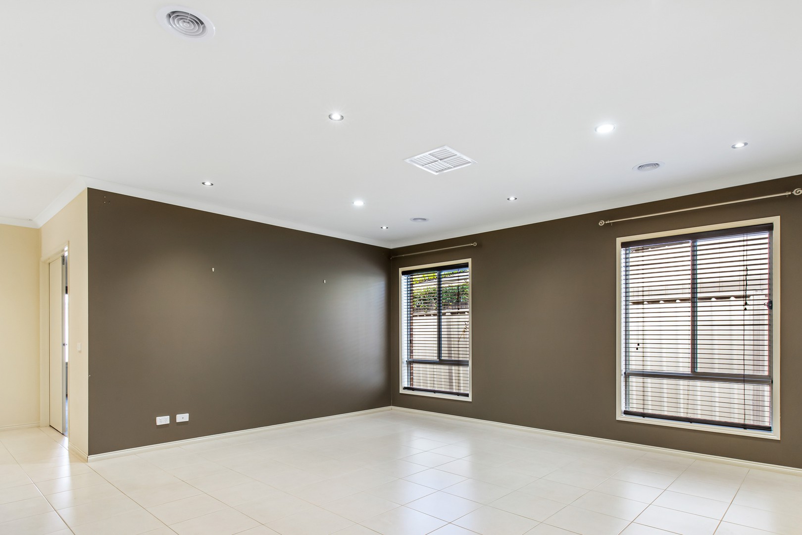 6 Faddie Street, Cairnlea, VIC 3023, Cairnlea - Thumbnail 2