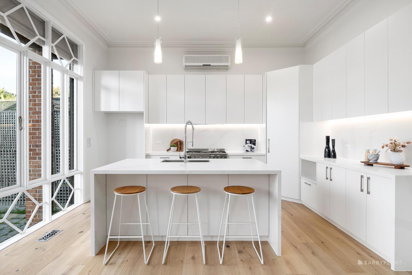 6 Forest Place, Templestowe, VIC 3106 - Thumbnail 2 - 03/11/2023