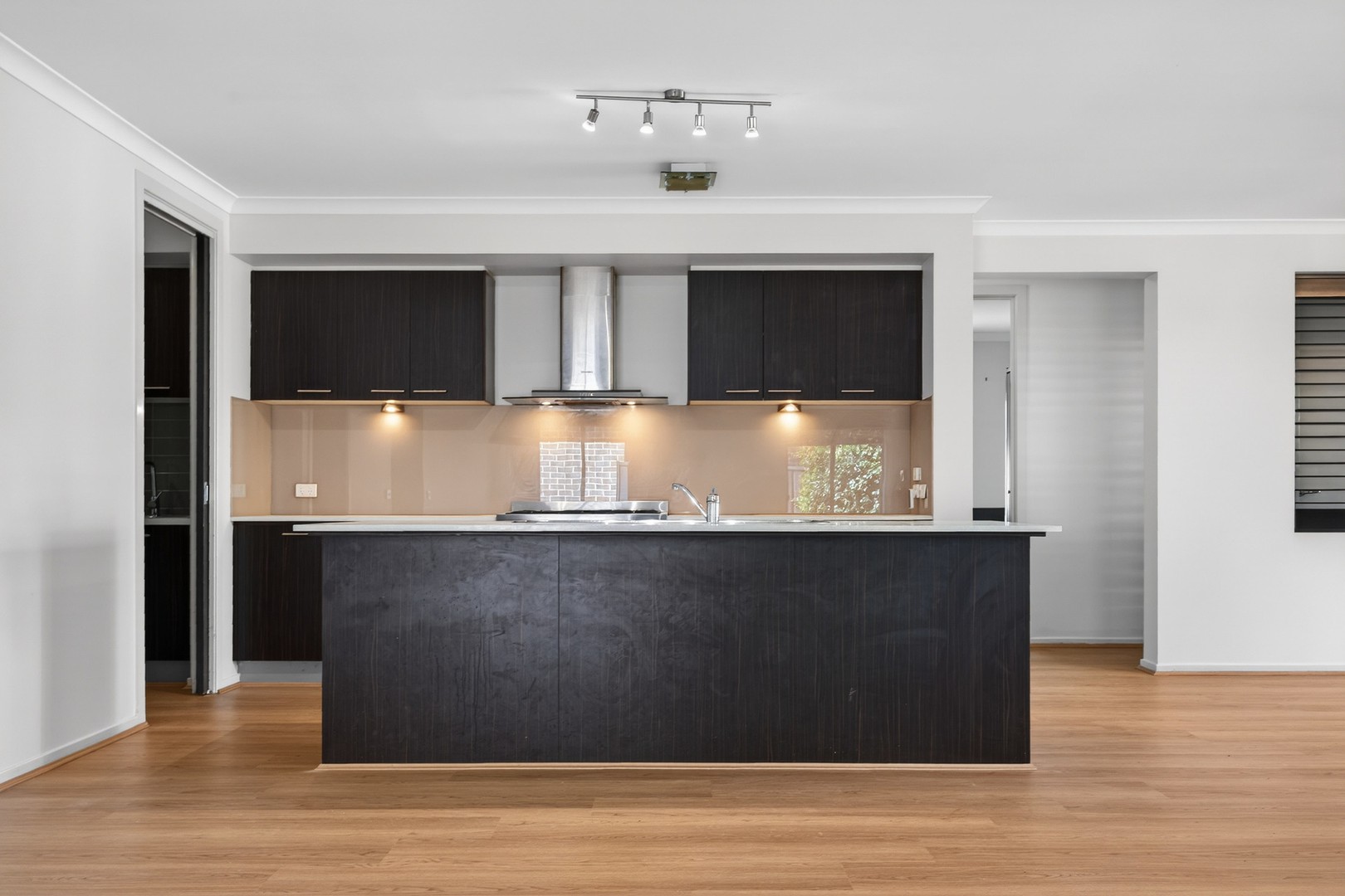 6 Fremantle Place, Taylors Hill, VIC 3037 - Thumbnail 2 - 10/03/2026