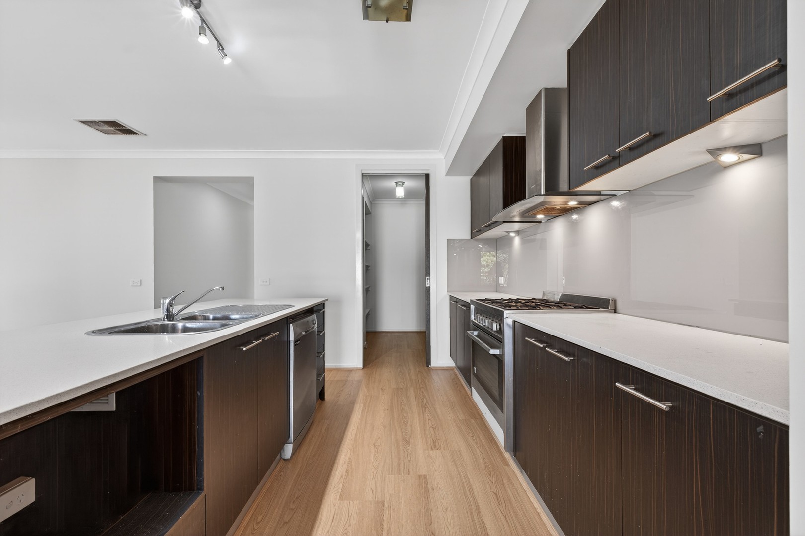 6 Fremantle Place, Taylors Hill, VIC 3037, Taylors Hill - Thumbnail 5