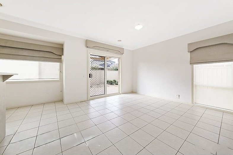 6 Gairdners Pass, CAROLINE SPRINGS, 3023, Caroline Springs - Thumbnail 2