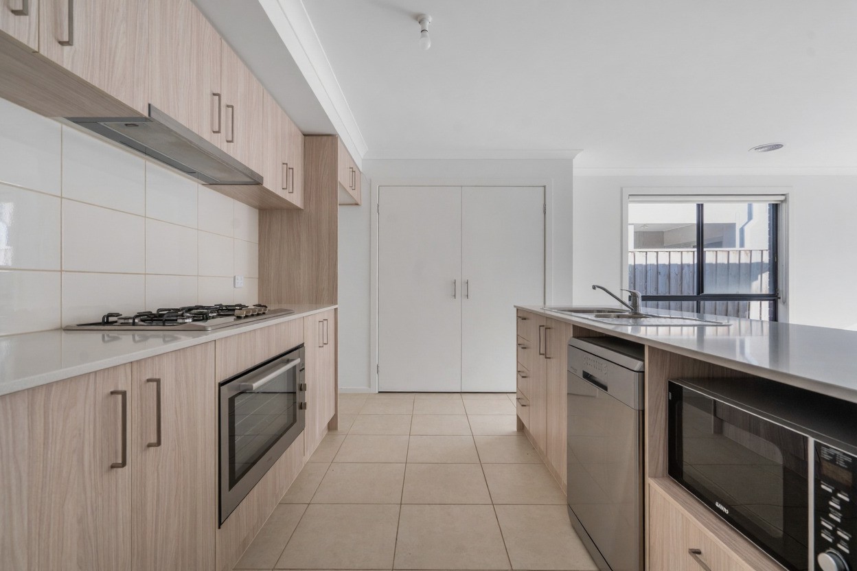 6 Gamesley Avenue, Werribee, VIC 3030, Werribee - Thumbnail 2