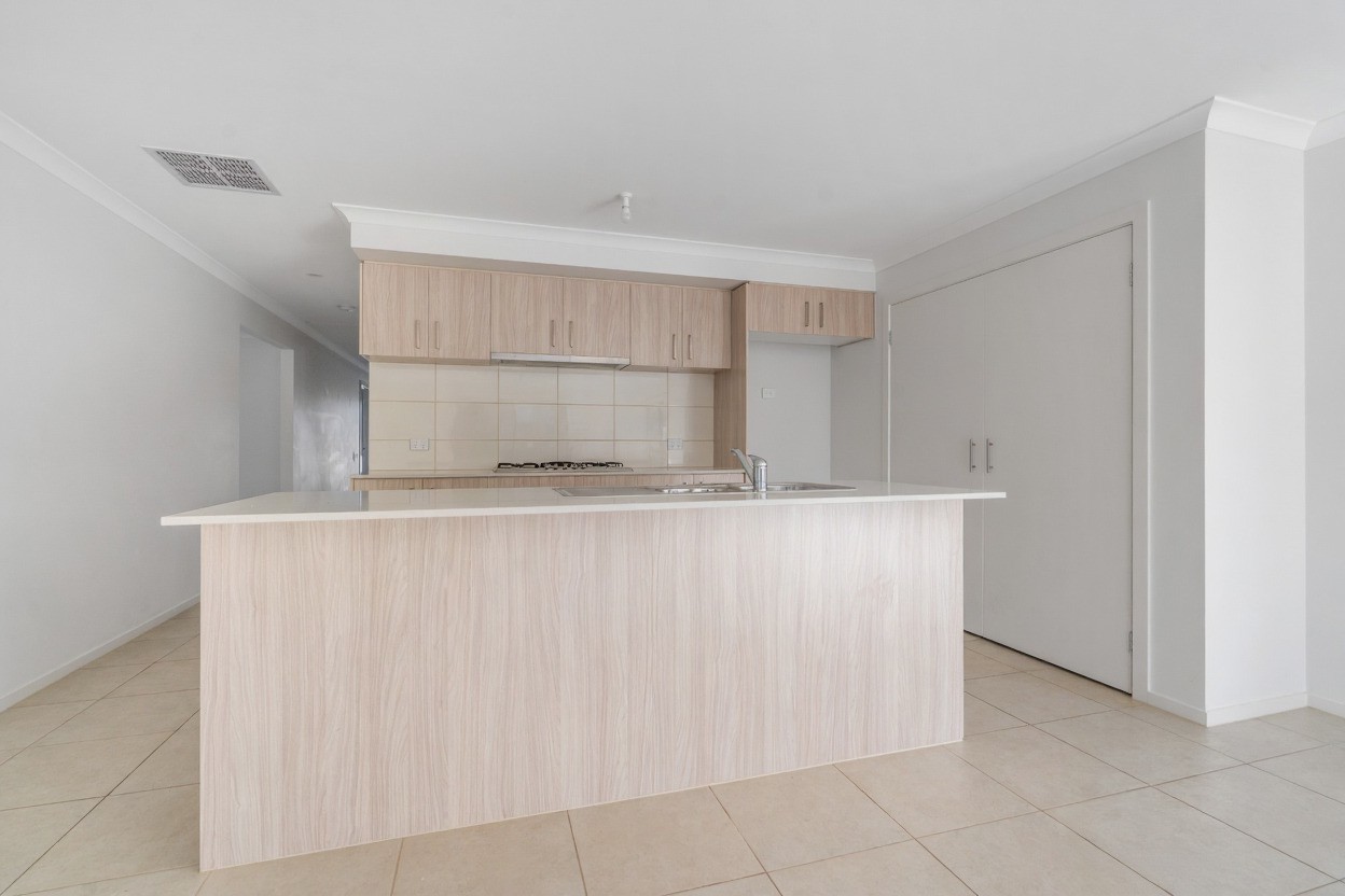 6 Gamesley Avenue, Werribee, VIC 3030, Werribee - Thumbnail 3