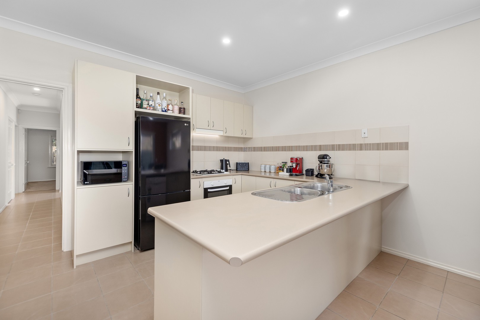 6 Gardenia Way, Caroline Springs, VIC 3023, Caroline Springs - Thumbnail 3