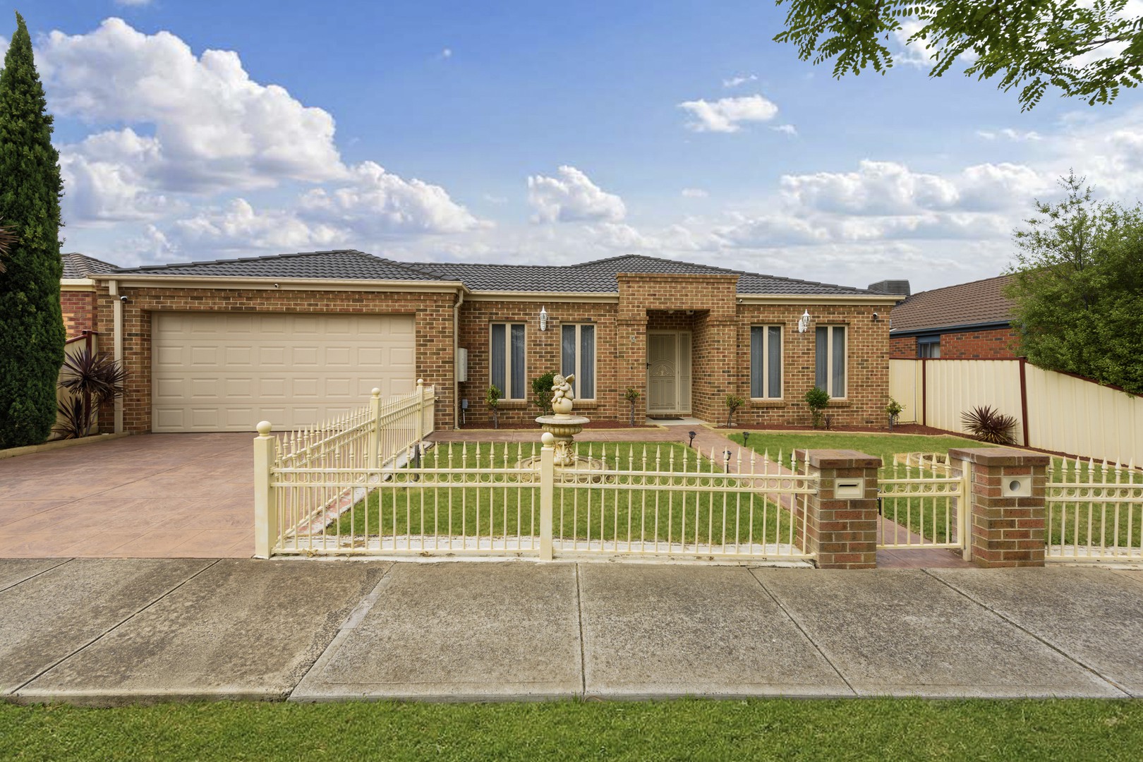 6 Glenelg Boulevard, Taylors Hill, VIC 3037