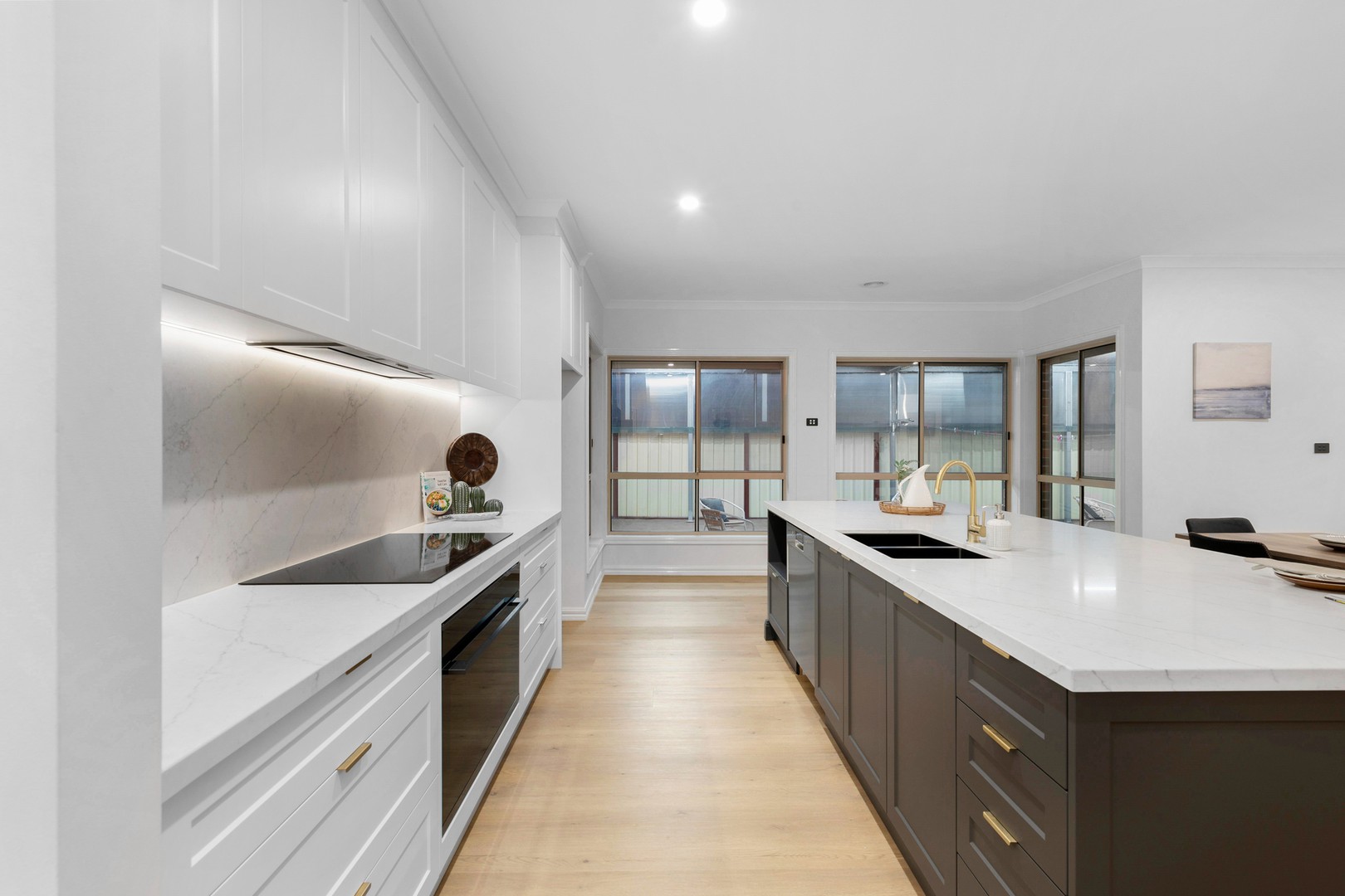6 Glenelg Boulevard, Taylors Hill, VIC 3037, Taylors Hill - Thumbnail 3