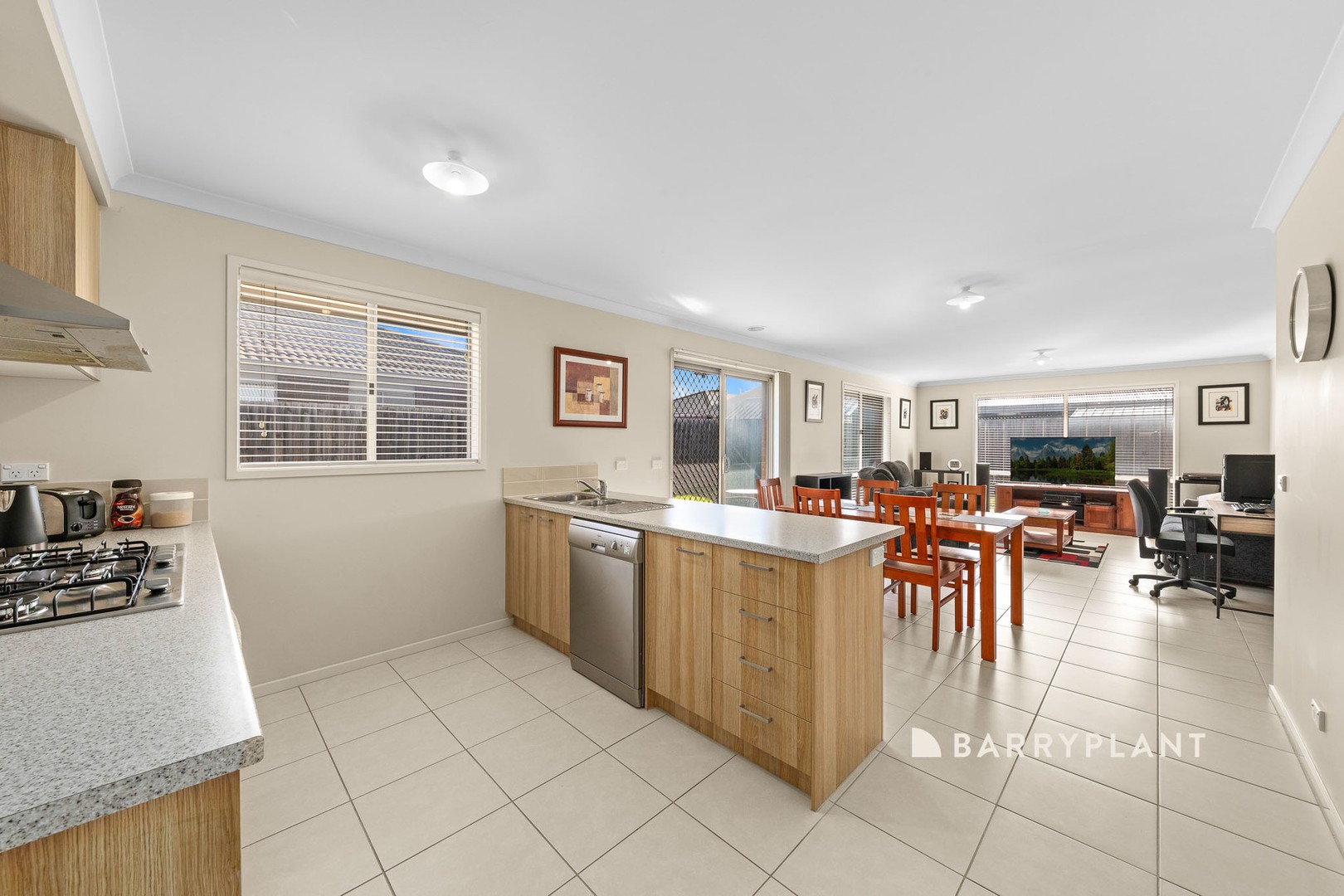 6 Goshawk Drive, Pakenham, VIC 3810, Pakenham - Thumbnail 5