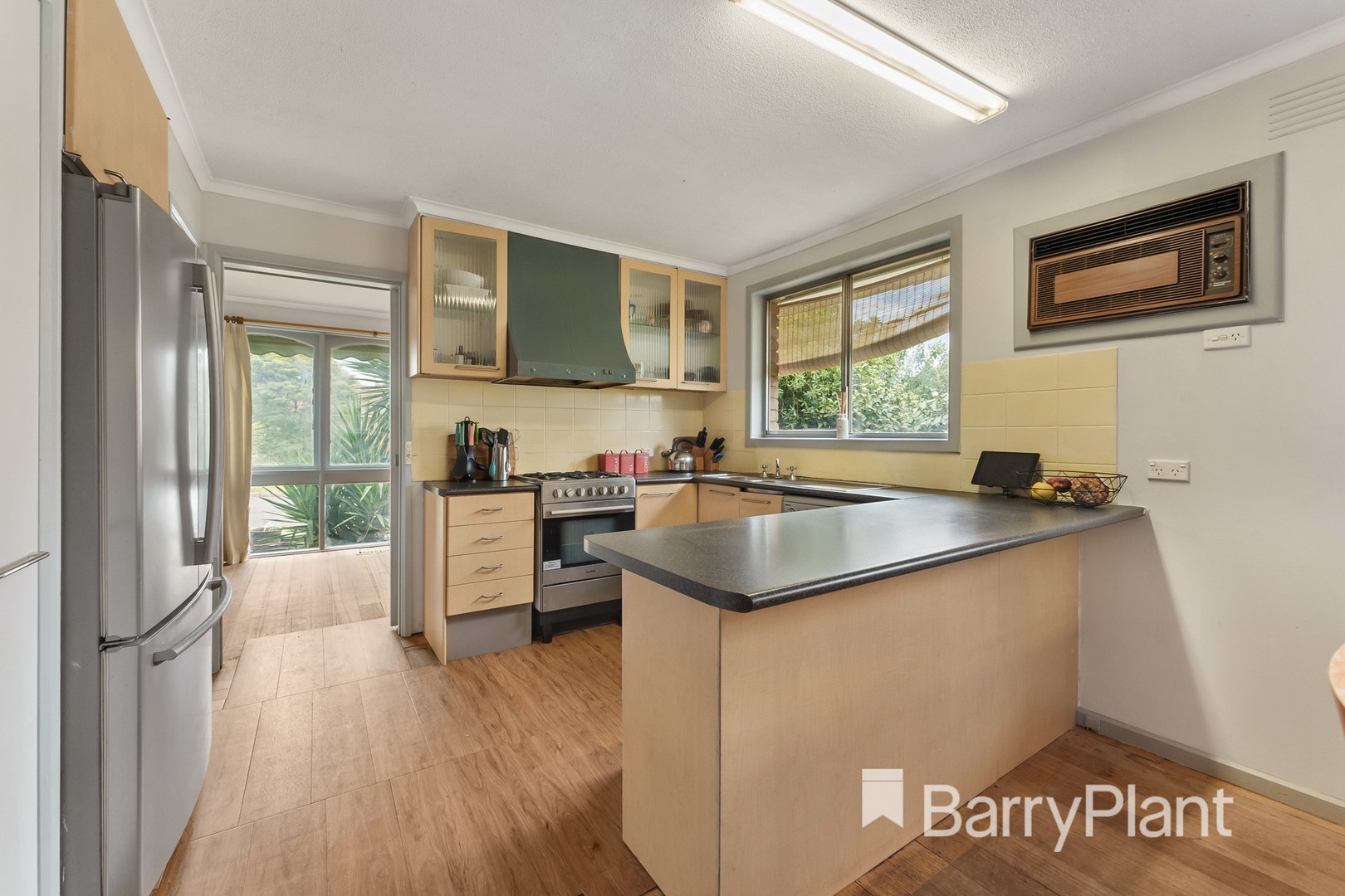 6 Greenhill Crescent, Wyndham Vale, VIC 3024, Wyndham Vale - Thumbnail 2