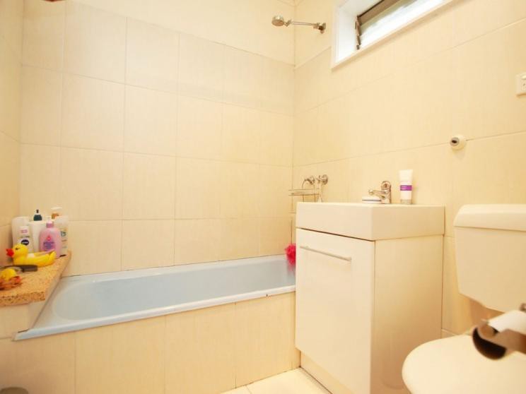 6 Guildford Avenue, Coolaroo, VIC 3048, Coolaroo - Thumbnail 5