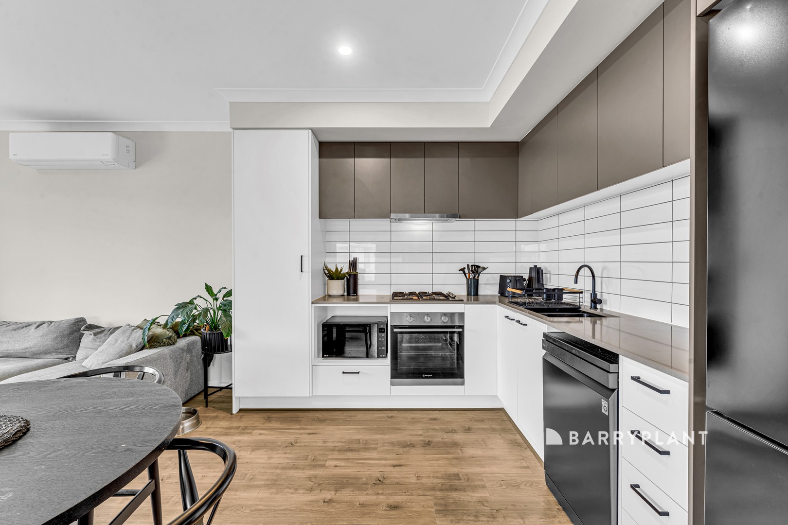 6 Haku Way, Clyde North, VIC 3978 - Thumbnail 1 - 02/09/2026