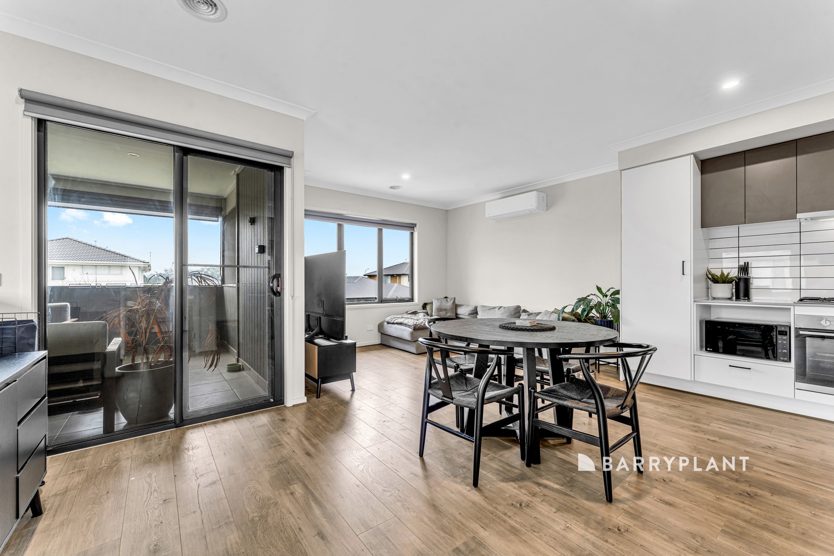6 Haku Way, Clyde North, VIC 3978 - Thumbnail 2 - 02/09/2026