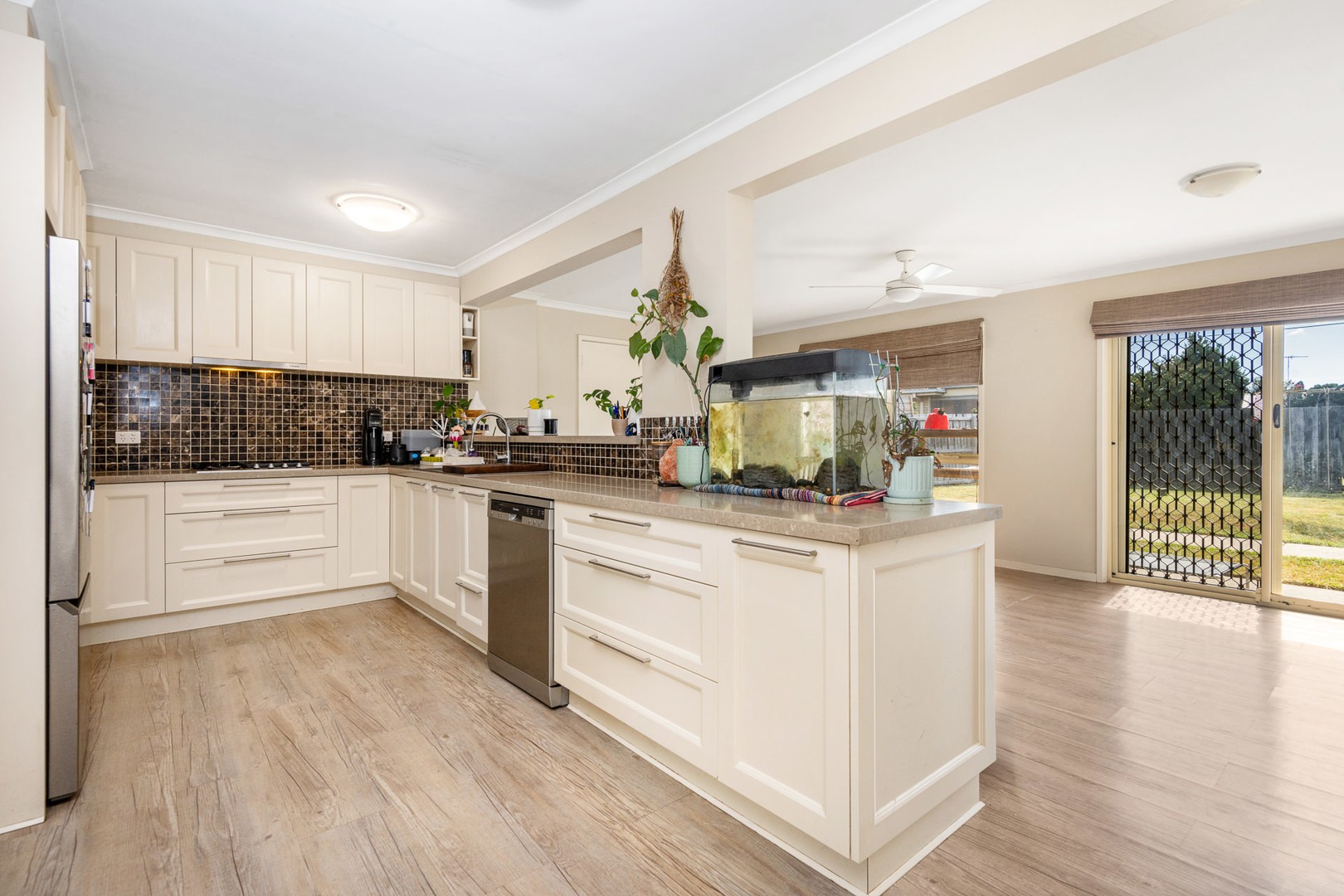 6 Harding Street, Corio, VIC 3214 - Thumbnail 2 - 10/04/2025