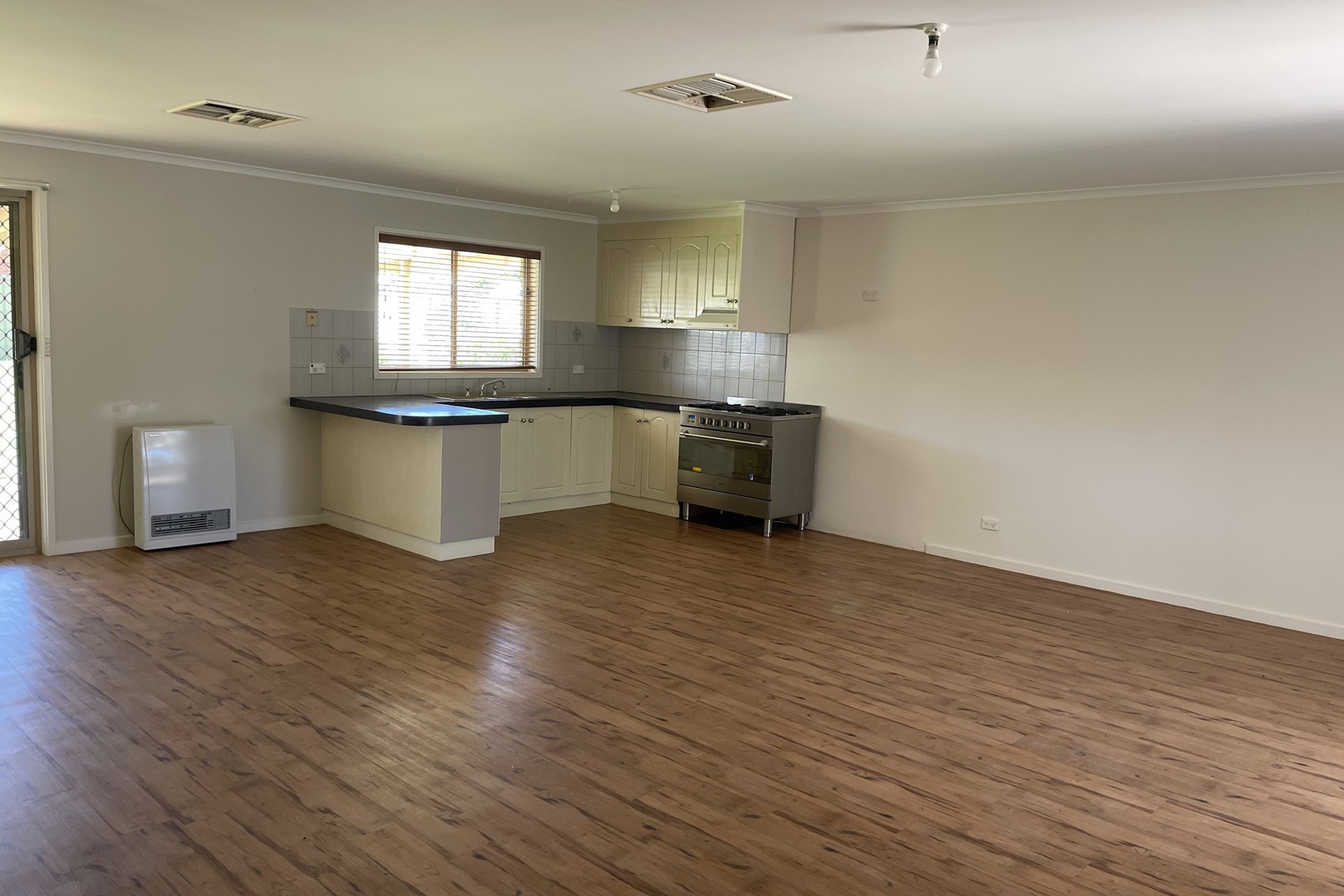 6 Helen Court, Mildura, VIC 3500, Mildura - Thumbnail 2