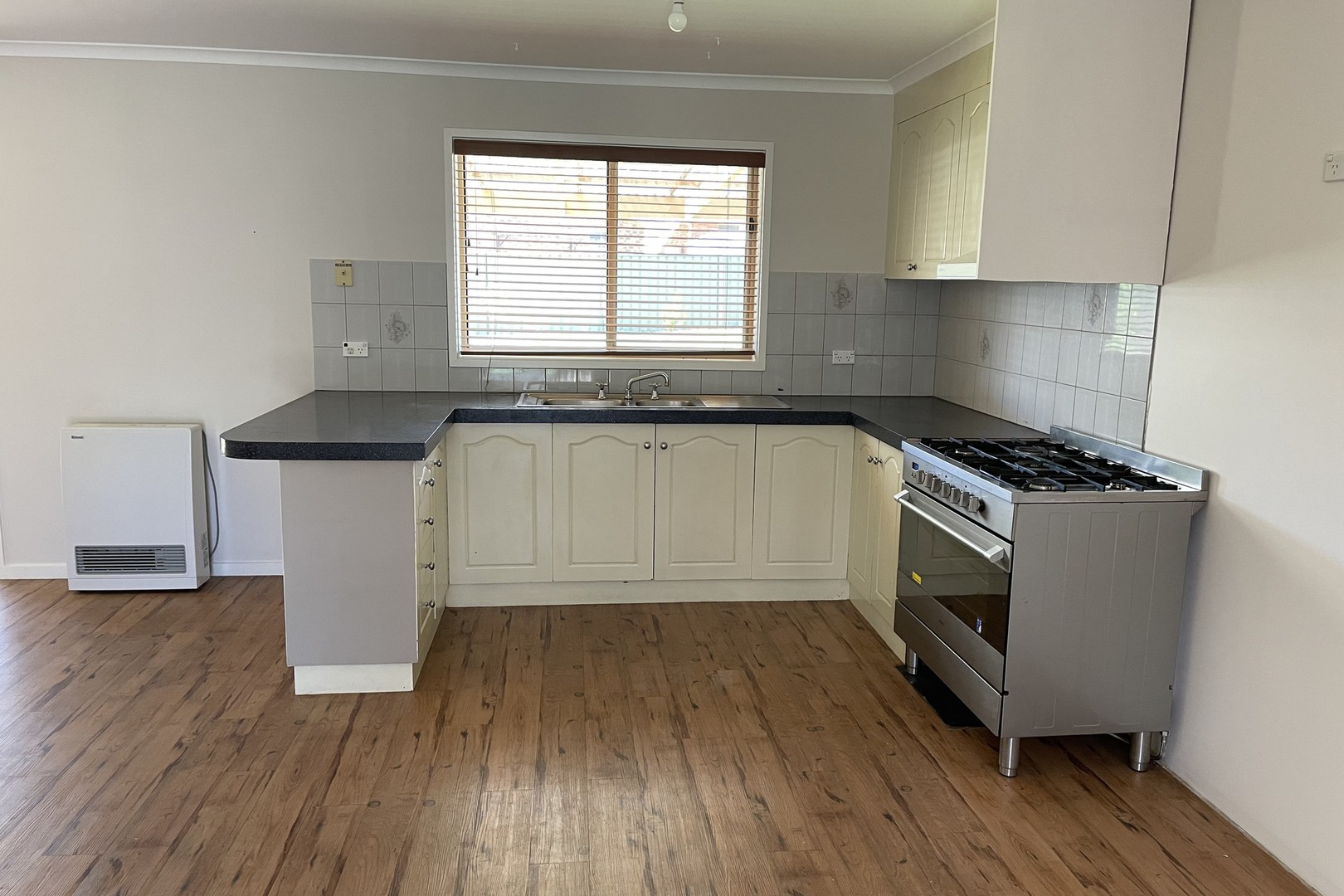 6 Helen Court, Mildura, VIC 3500, Mildura - Thumbnail 3