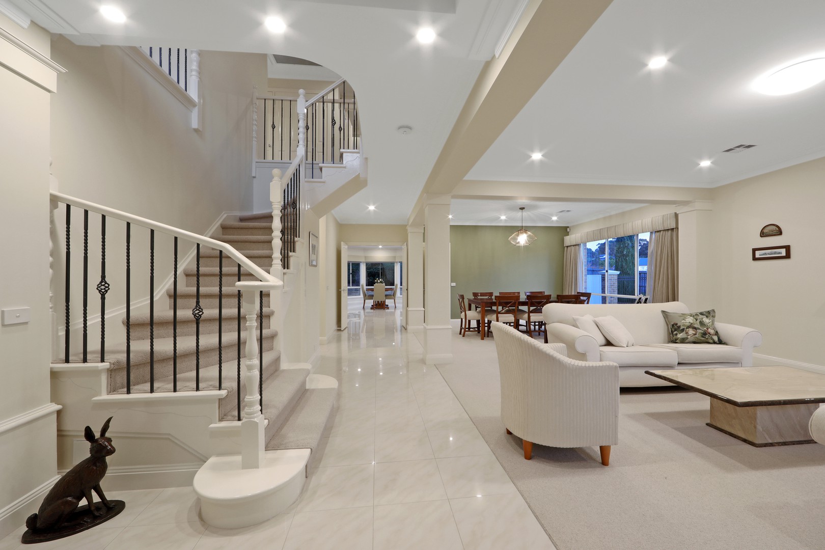 6 Hill Edge Court, Lysterfield South, VIC 3156 - Thumbnail 2 - 07/06/2022