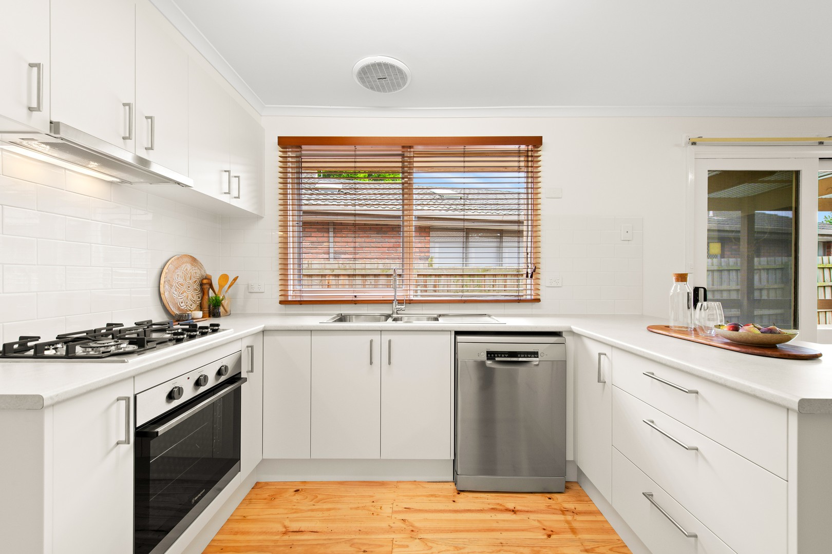 6 Hollydale Close, Berwick, VIC 3806, Berwick - Thumbnail 3