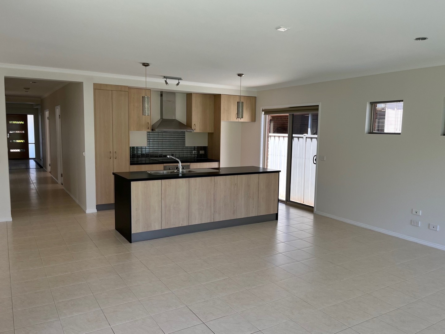 6 Hunts Cross Way, Caroline Springs, VIC 3023, Caroline Springs - Thumbnail 3