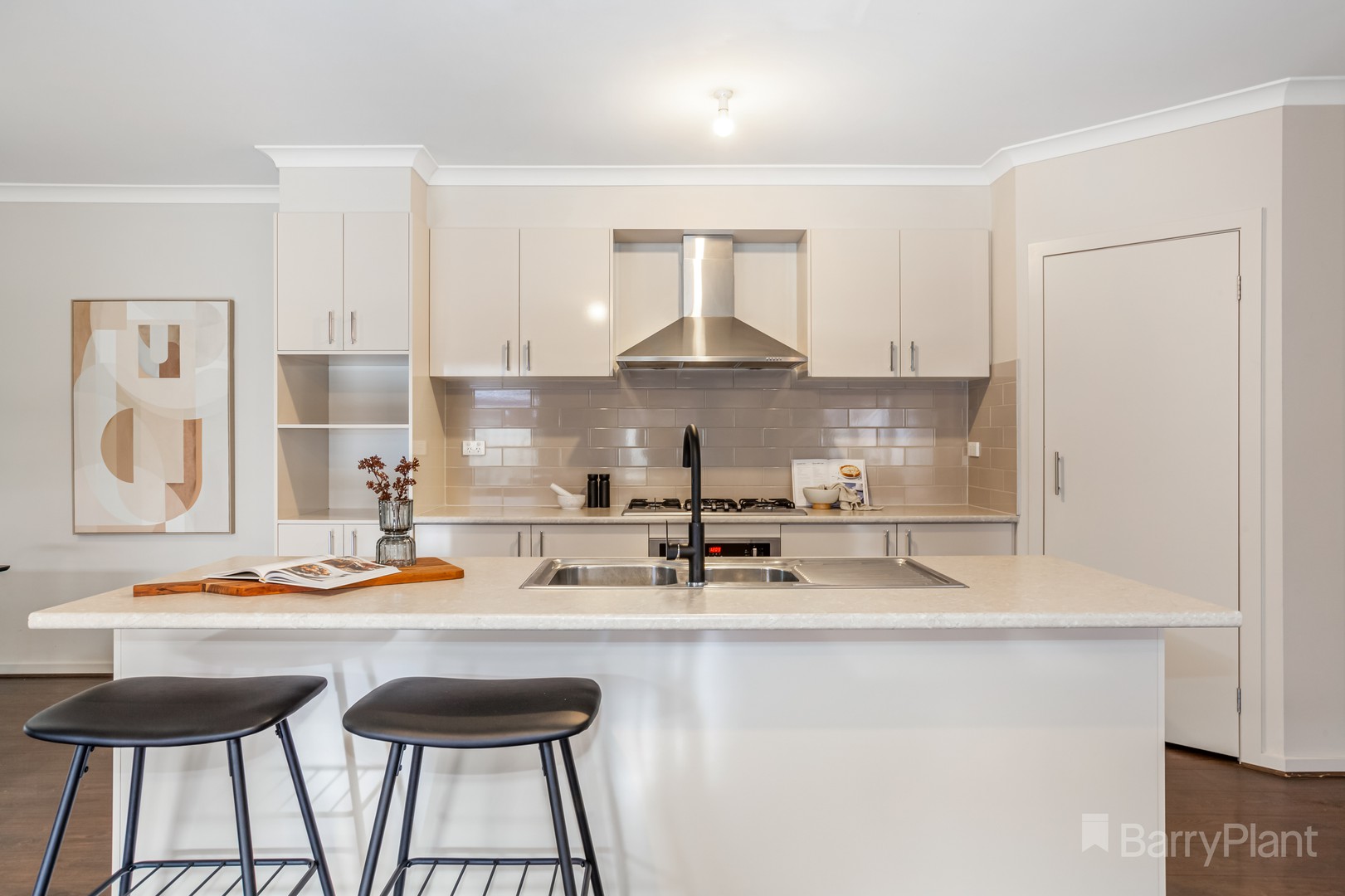 6 Kirribilli Crescent, Wallan, VIC 3756, Wallan - Thumbnail 2