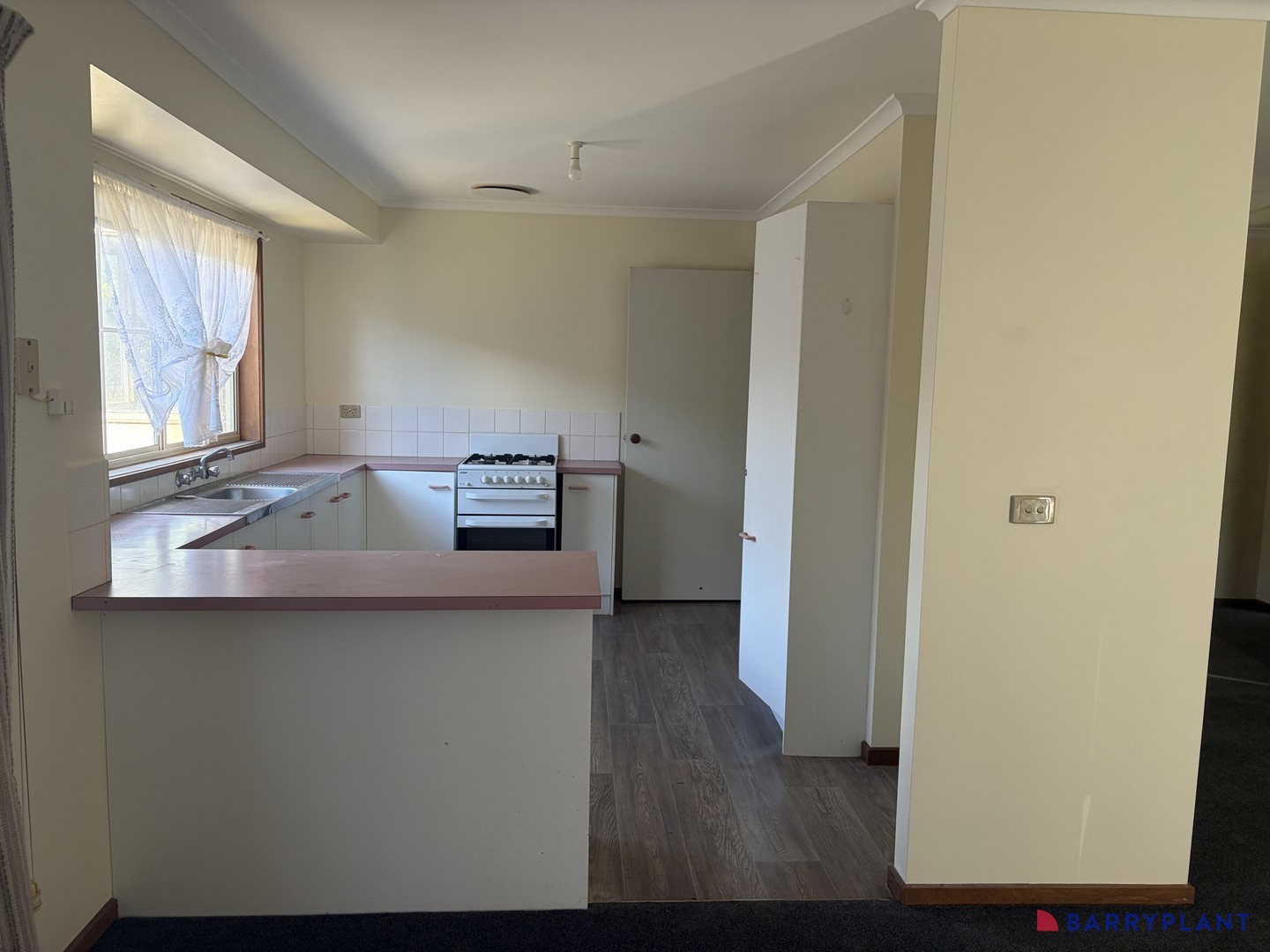 6 Kraft Crescent, Drouin, VIC 3818 - Thumbnail 2 - 04/09/2026