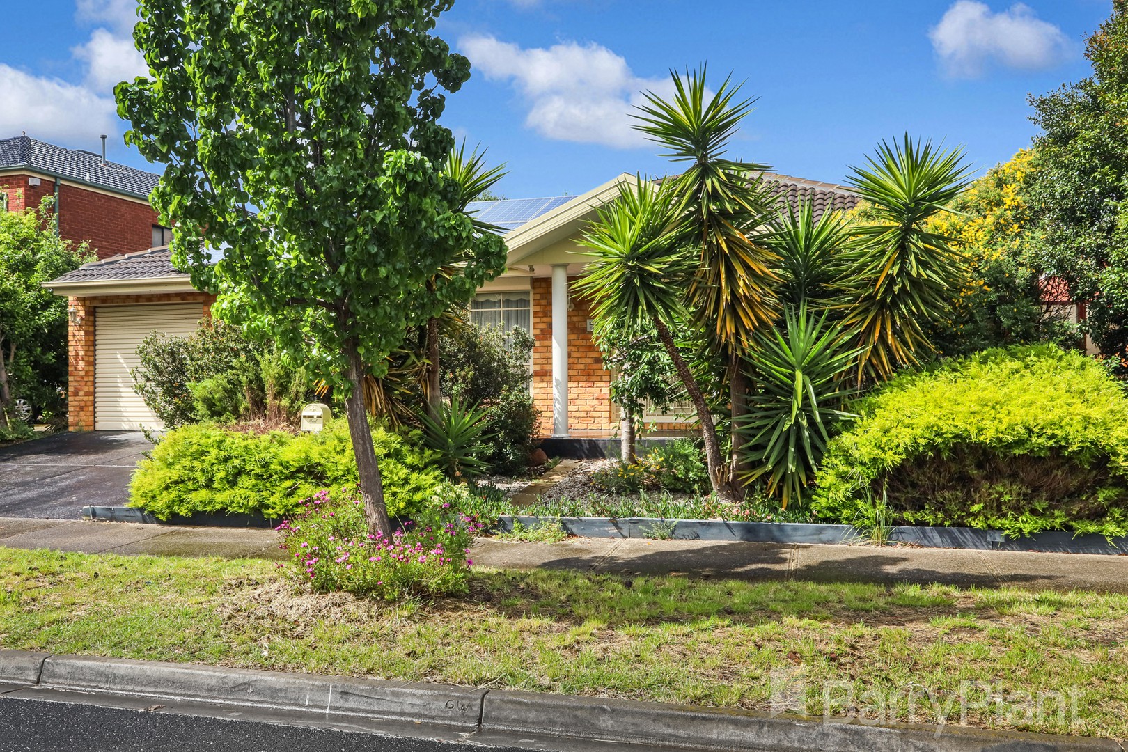 6 Lansdowne Road, Cairnlea, VIC 3023, Cairnlea - Thumbnail 2