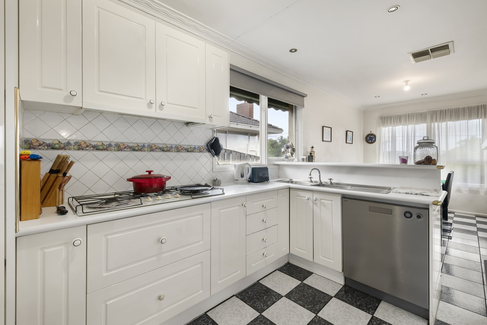6 Lonsdale Street, Bulleen, VIC 3105 - Thumbnail 2 - 05/12/2023