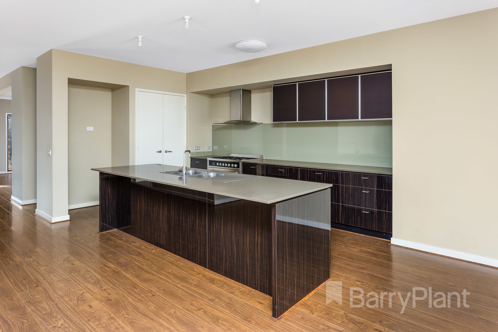 6 Maldive Grove, Point Cook, VIC 3030 - Thumbnail 1 - 21/03/2022