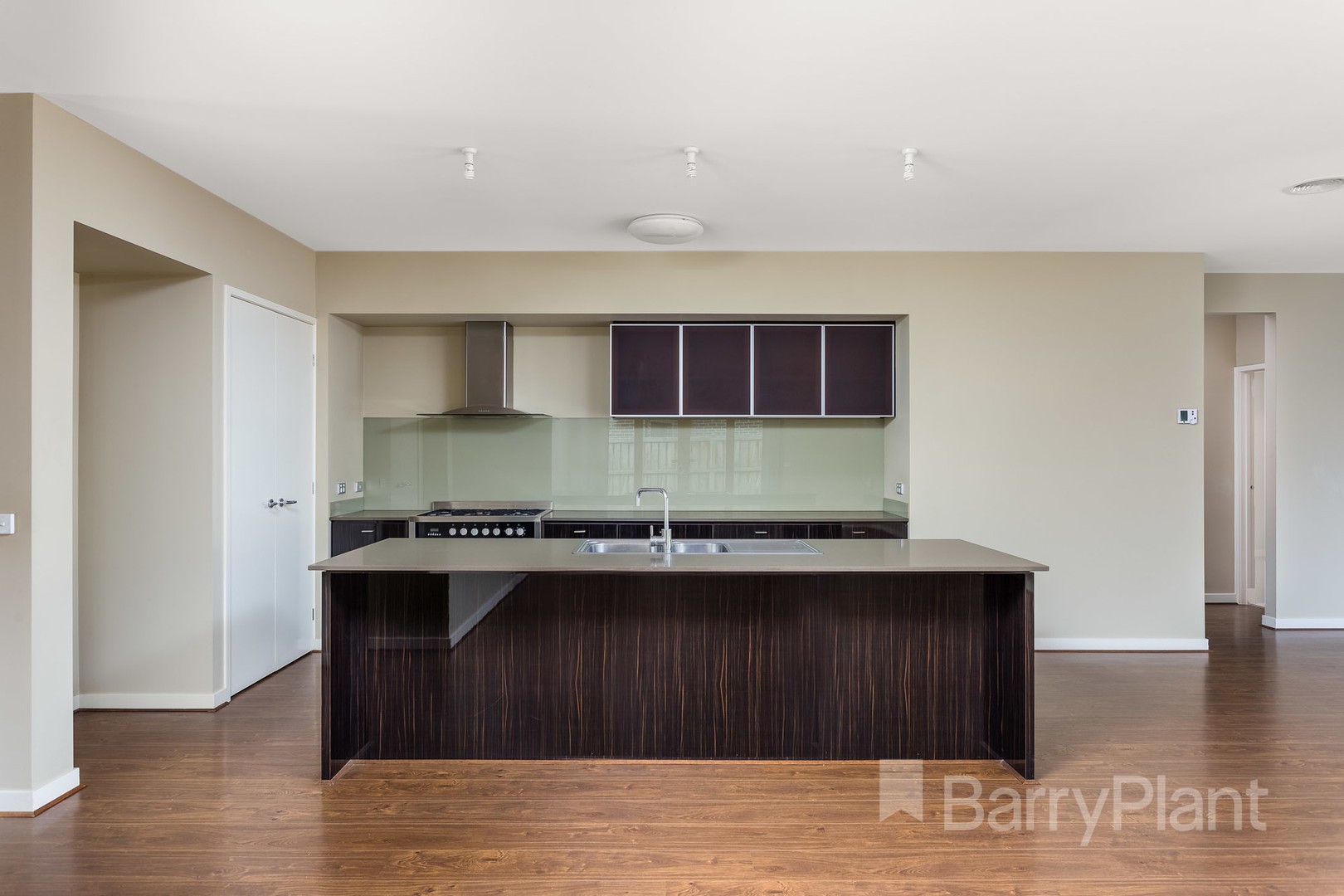 6 Maldive Grove, Point Cook, VIC 3030 - Thumbnail 2 - 21/03/2022