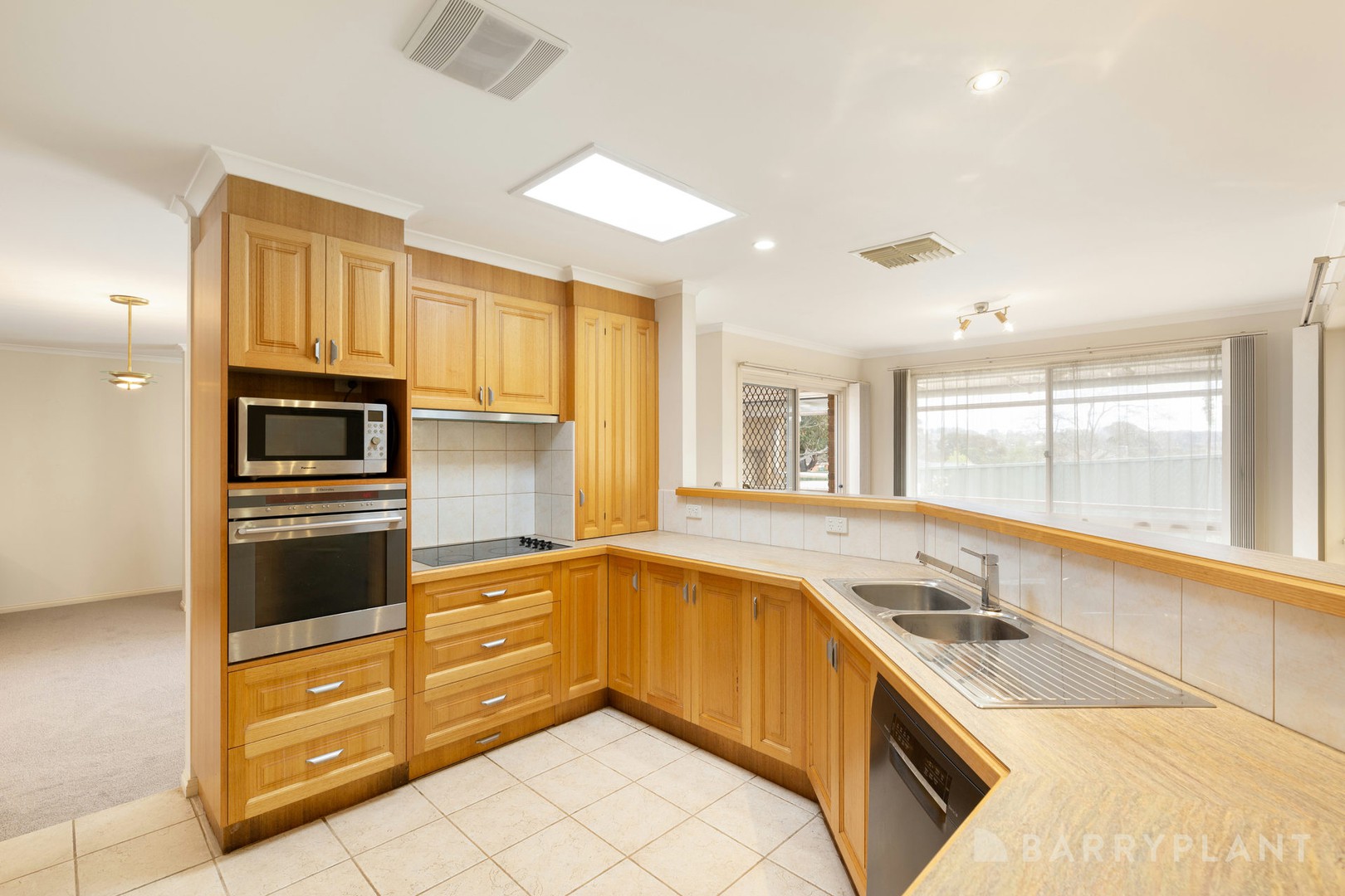 6 Malinda Way, Croydon South, VIC 3136, Croydon South - Thumbnail 2