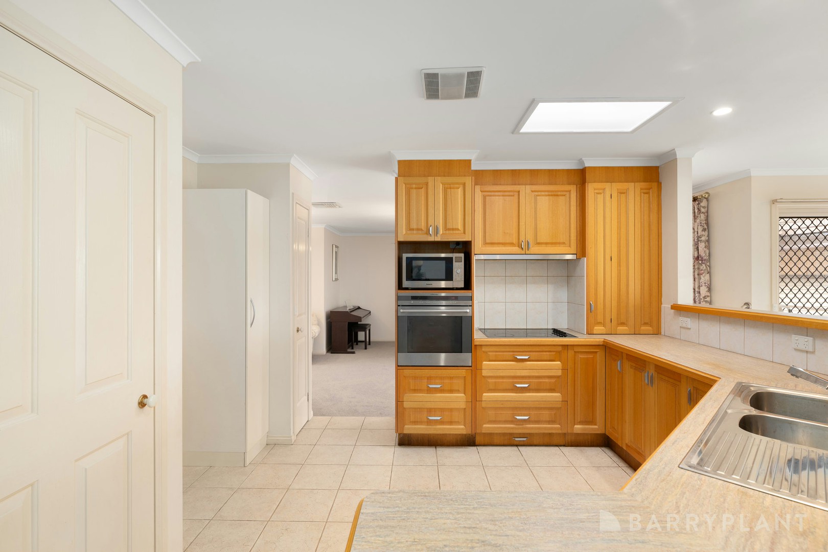 6 Malinda Way, Croydon South, VIC 3136, Croydon South - Thumbnail 3
