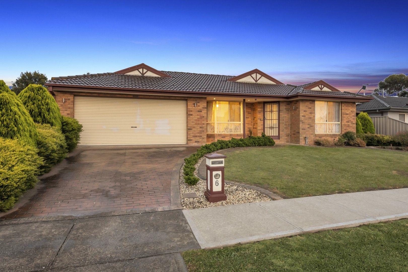 6 Manningtree Parade, Craigieburn, VIC 3064, Craigieburn - Thumbnail 2