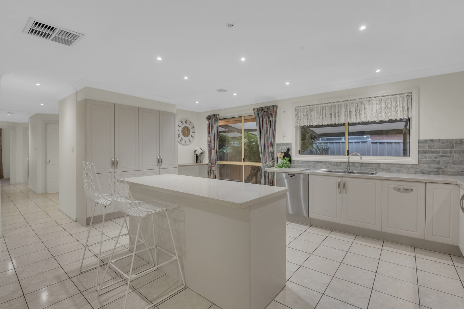 6 Manningtree Parade, Craigieburn, VIC 3064, Craigieburn - Thumbnail 4