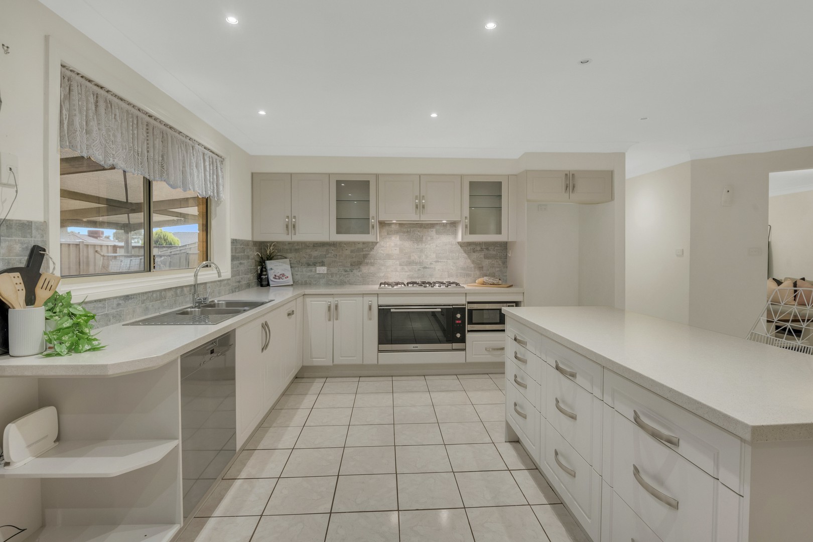 6 Manningtree Parade, Craigieburn, VIC 3064, Craigieburn - Thumbnail 5