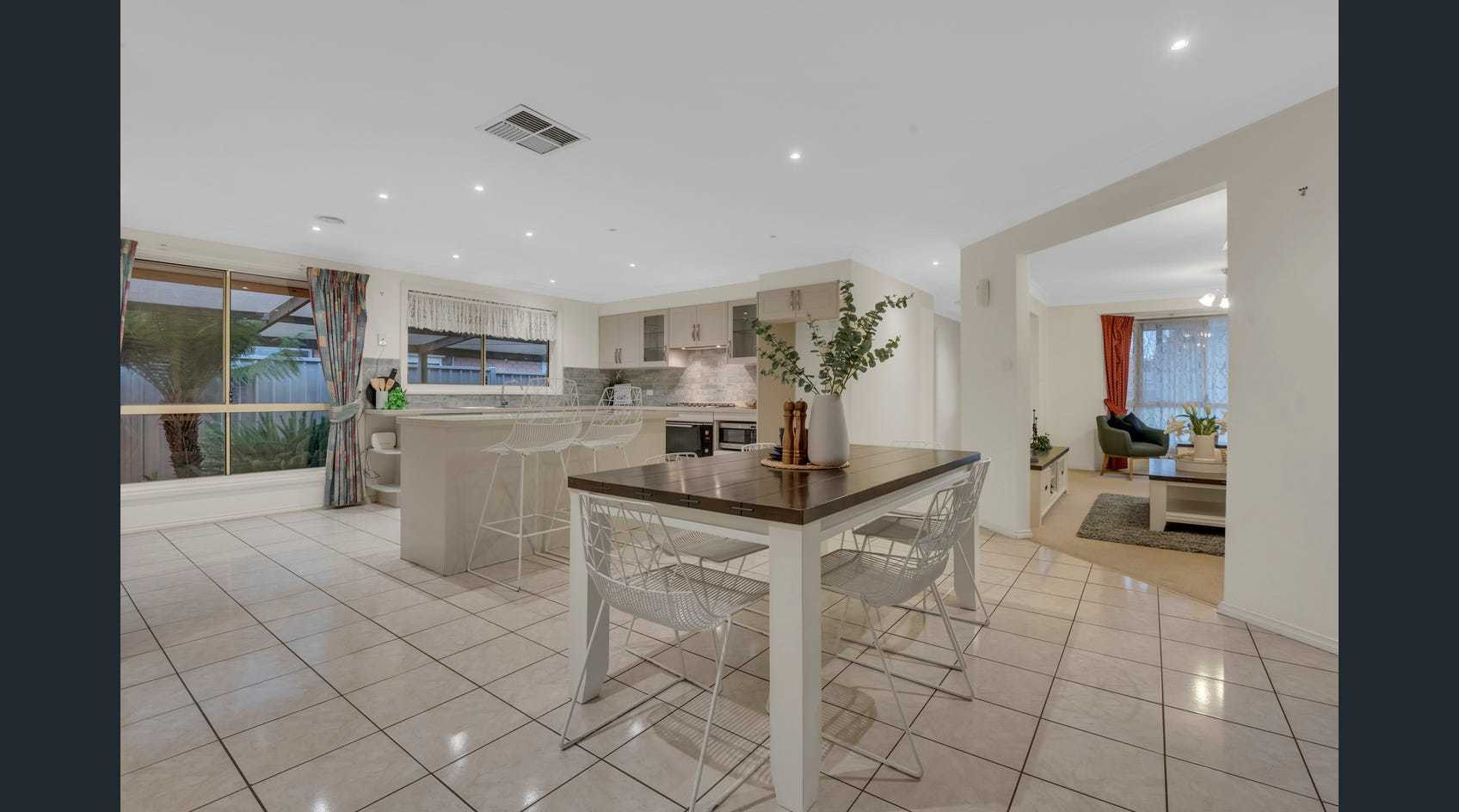 6 Manningtree Parade, Craigieburn, VIC 3064, Craigieburn - Thumbnail 5