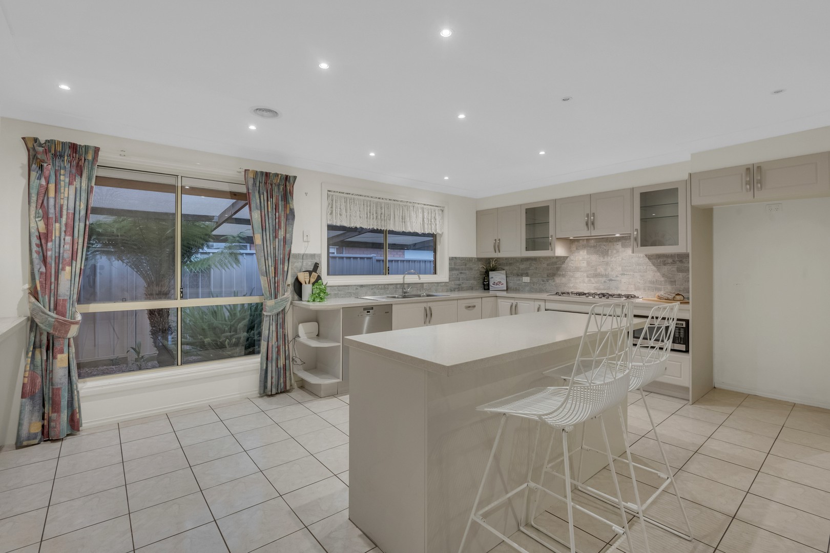 6 Manningtree Parade, Craigieburn, VIC 3064, Craigieburn - Thumbnail 6