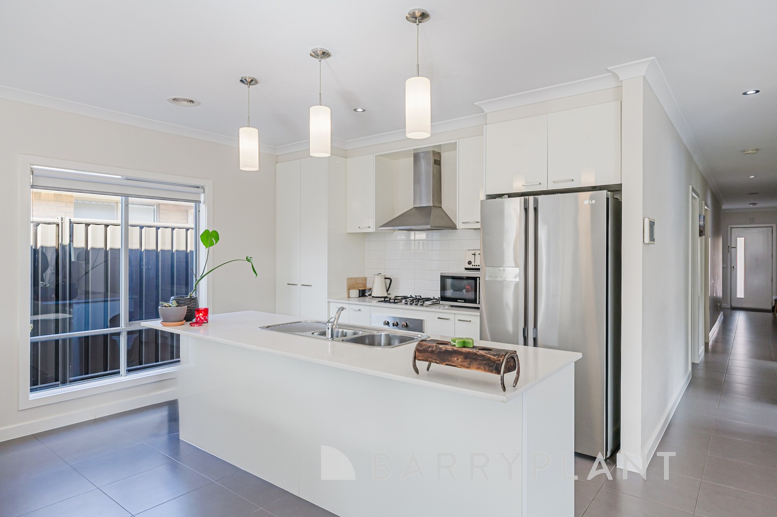 6 Marble Drive, Cobblebank, VIC 3338 - Thumbnail 2 - 08/05/2025