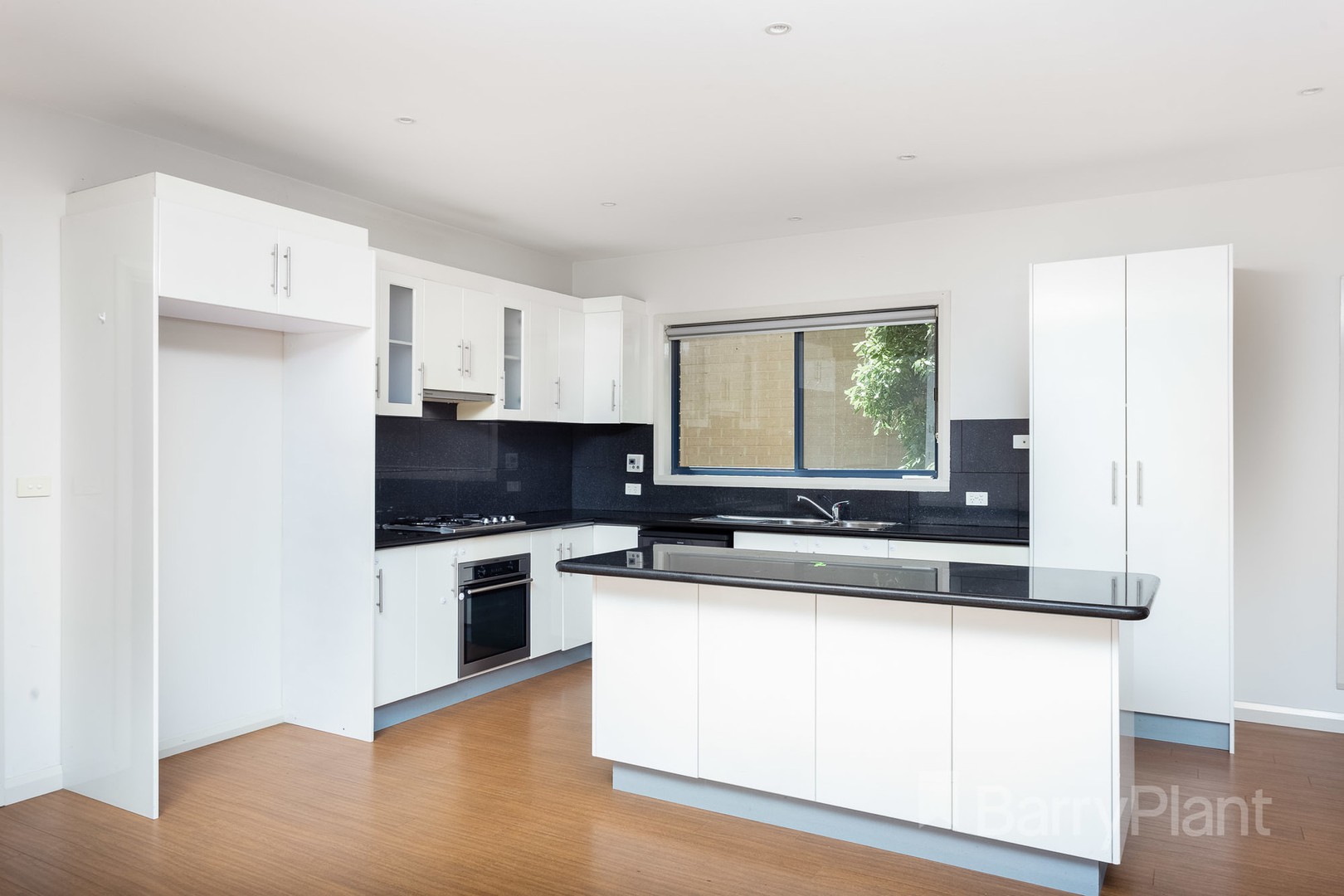 6 McCulloch Walk, Point Cook, VIC 3030 - Thumbnail 1 - 12/11/2021
