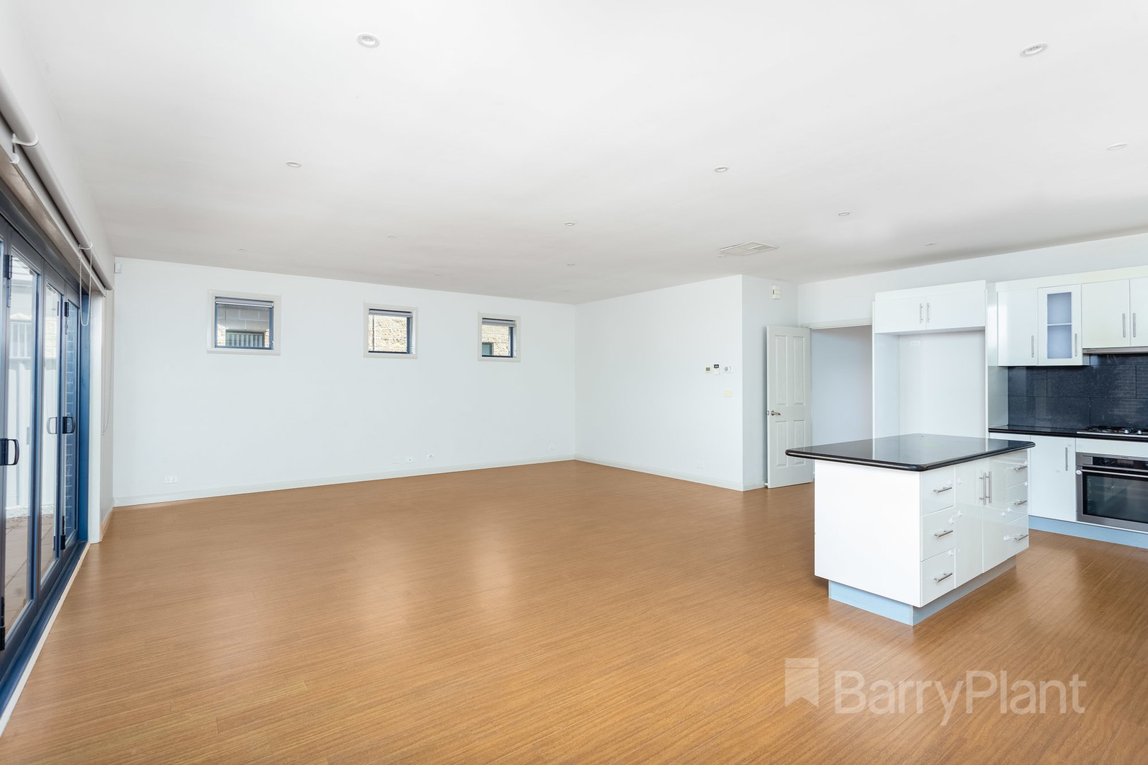 6 McCulloch Walk, Point Cook, VIC 3030 - Thumbnail 2 - 12/11/2021