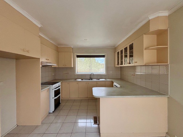 6 Melaleuca Drive, Thomastown, VIC 3074, Thomastown - Thumbnail 2
