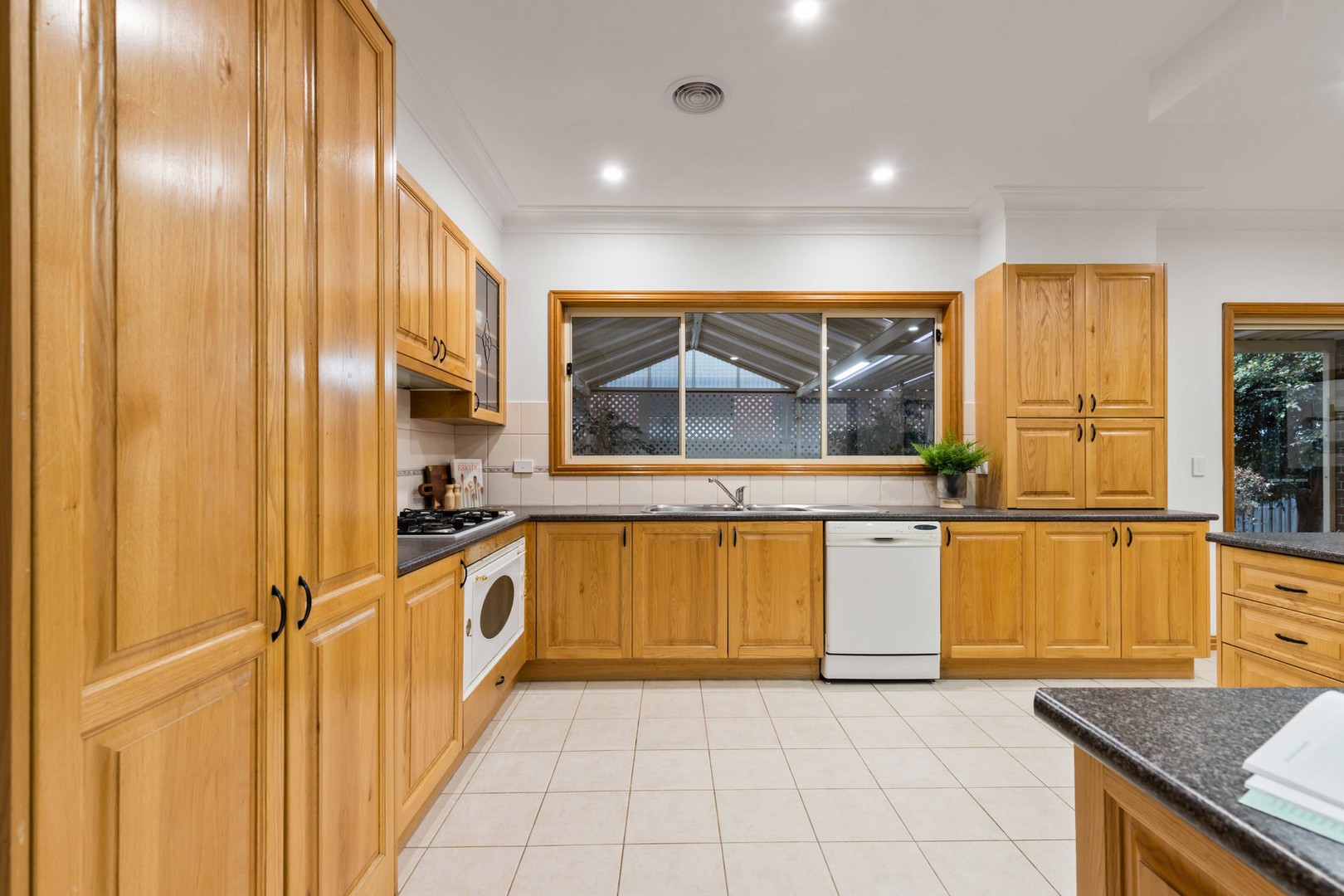 6 Midland Way, Taylors Lakes, VIC 3038, Taylors Lakes - Thumbnail 4