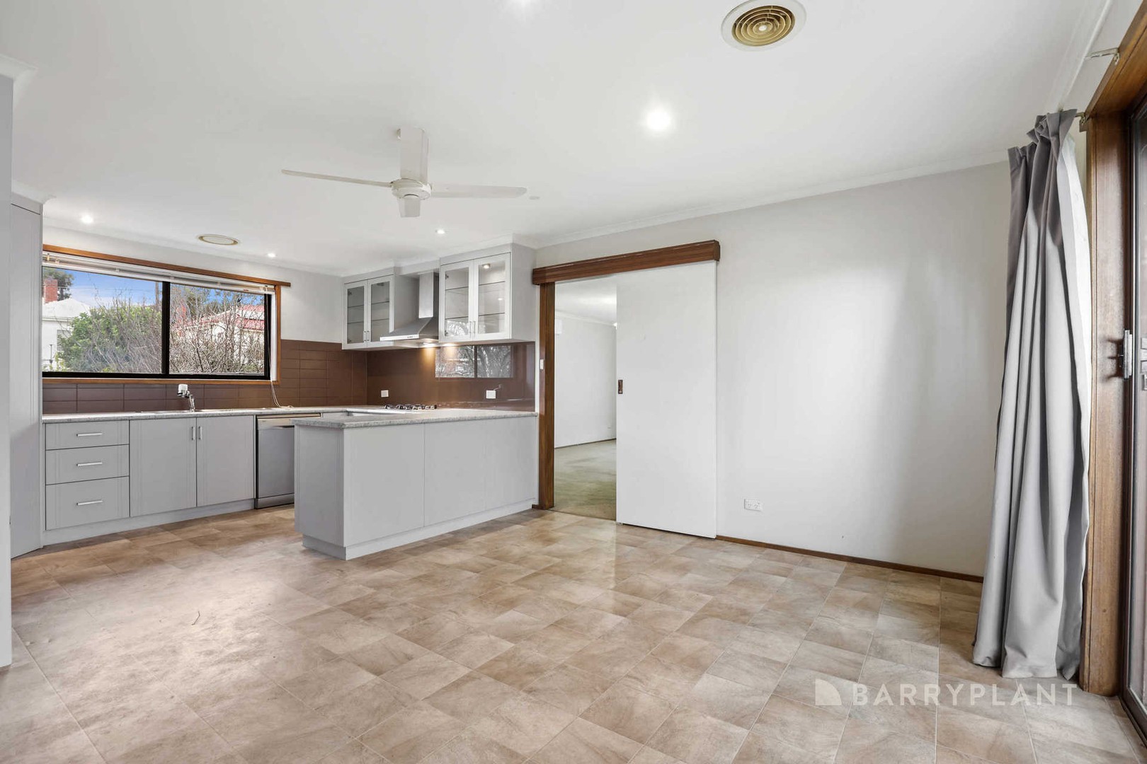 6 Mitchell Court, Soldiers Hill, VIC 3350, Soldiers Hill - Thumbnail 2