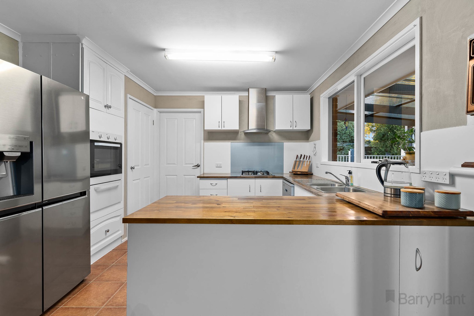 6 Montclaire Court, Pakenham, VIC 3810, Pakenham - Thumbnail 2