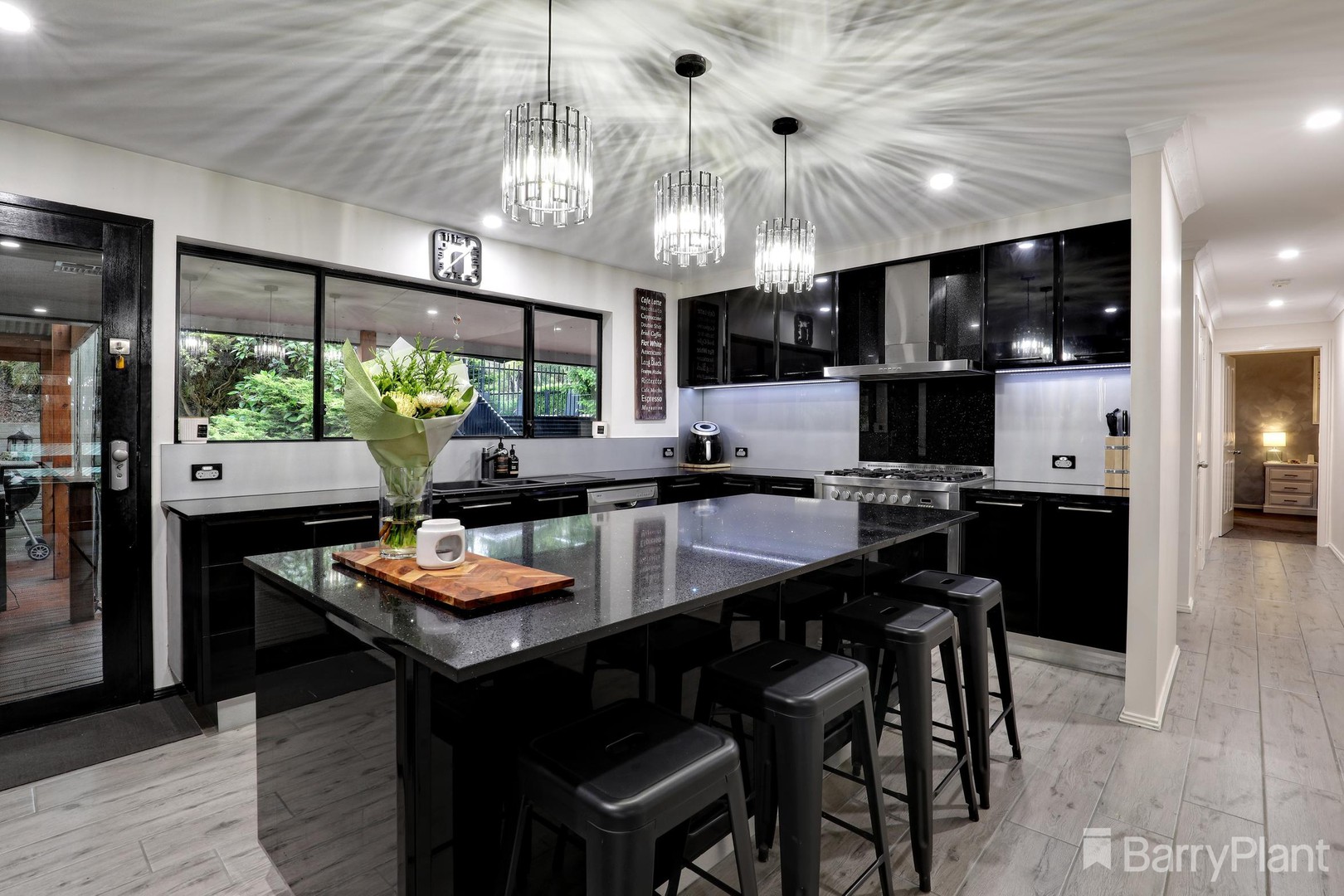 6 Moola Road, Cockatoo, VIC 3781, Cockatoo - Thumbnail 2