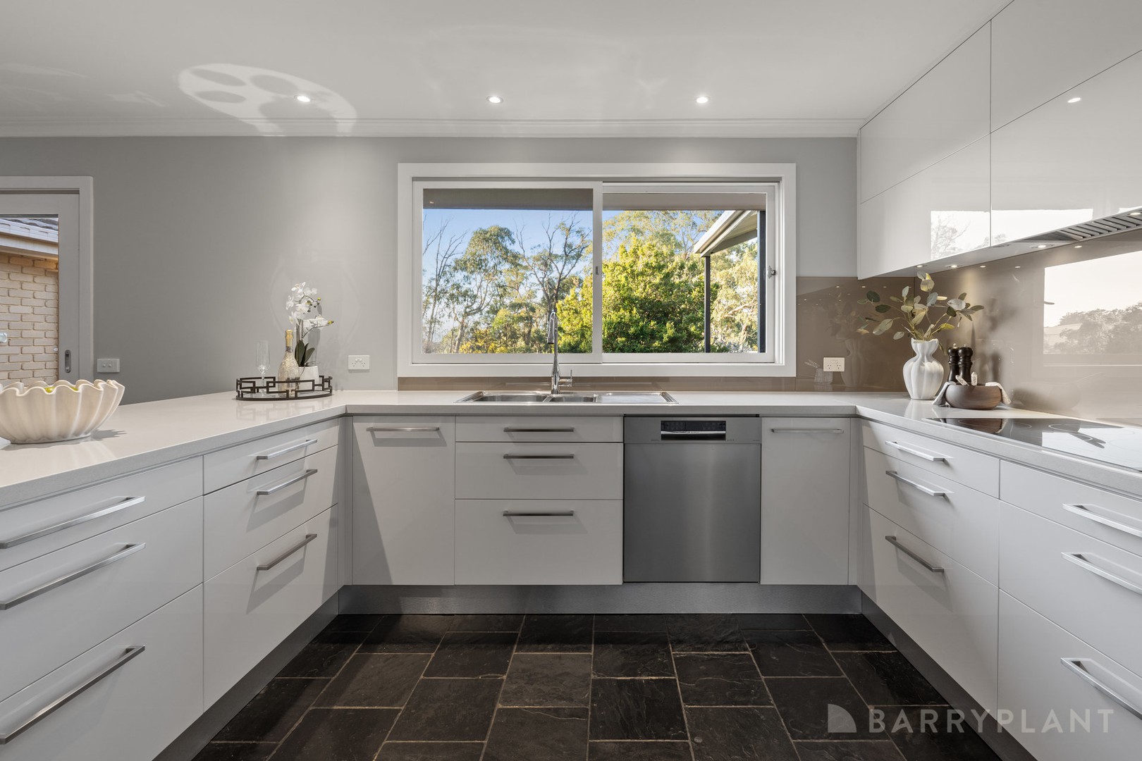 6 Naughton Street, Cockatoo, VIC 3781, Cockatoo - Thumbnail 8