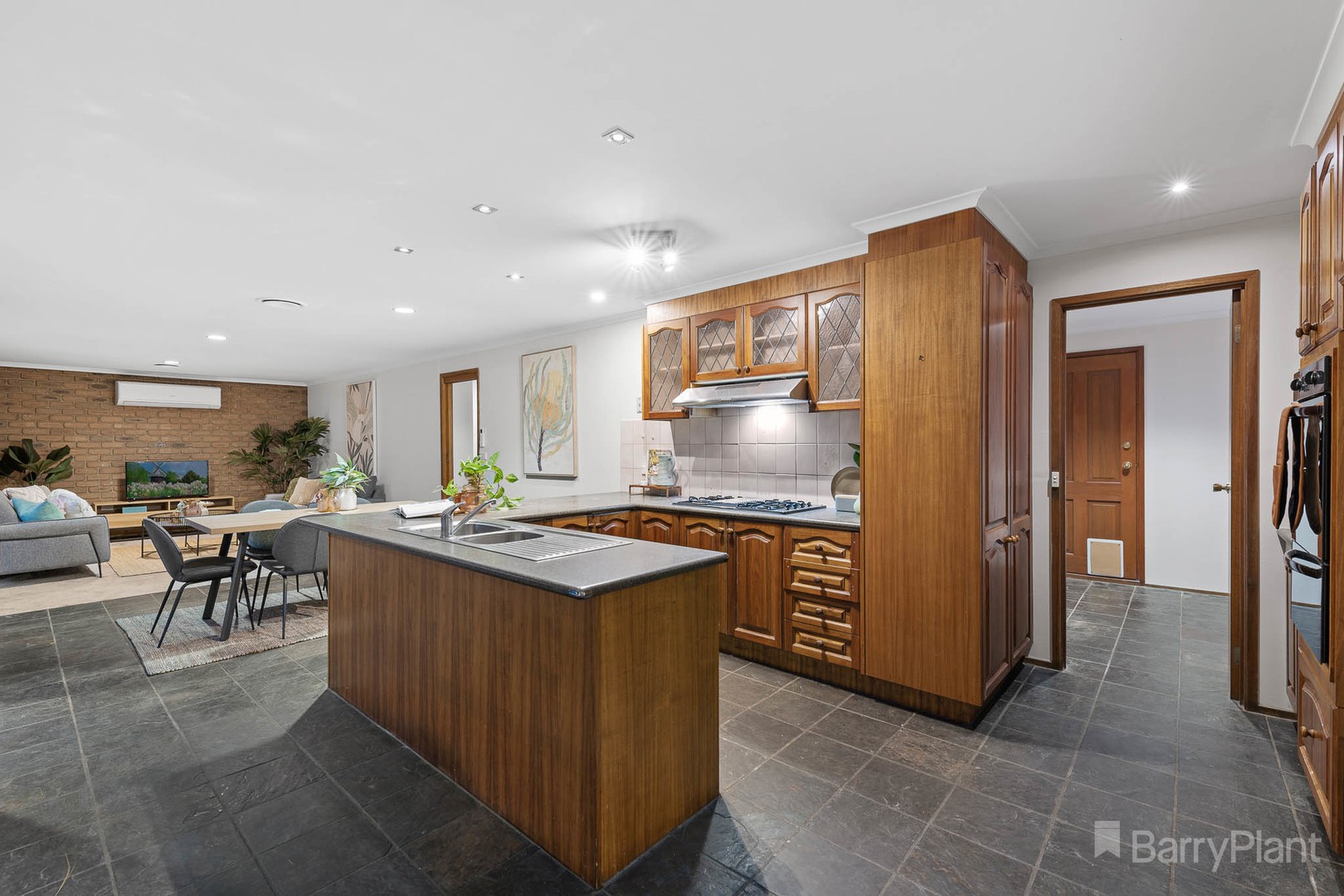 6 Neilian Retreat, Berwick, VIC 3806, Berwick - Thumbnail 4