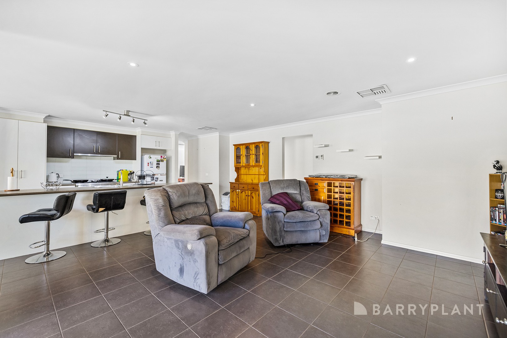 6 Nepeta Way, Pakenham, VIC 3810 - Thumbnail 2 - 08/10/2026