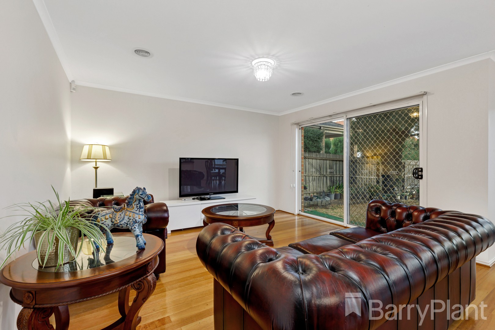 6 Oakden Drive, Bundoora, VIC 3083 - Thumbnail 2 - 01/02/2023