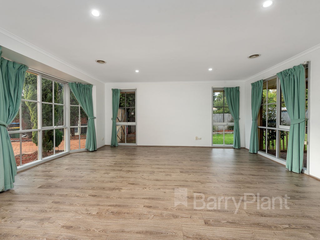 6 Parklands Close, Ferntree Gully, VIC 3156 - Thumbnail 1 - 10/12/2025