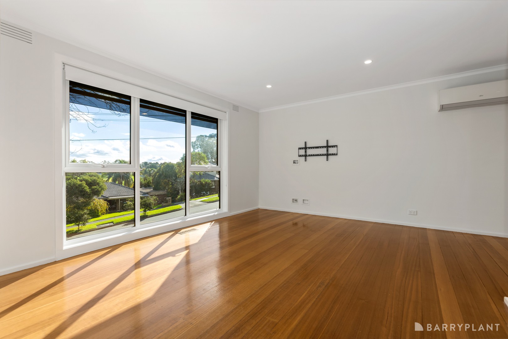 6 Parry Drive, Mooroolbark, VIC 3138, Mooroolbark - Thumbnail 2
