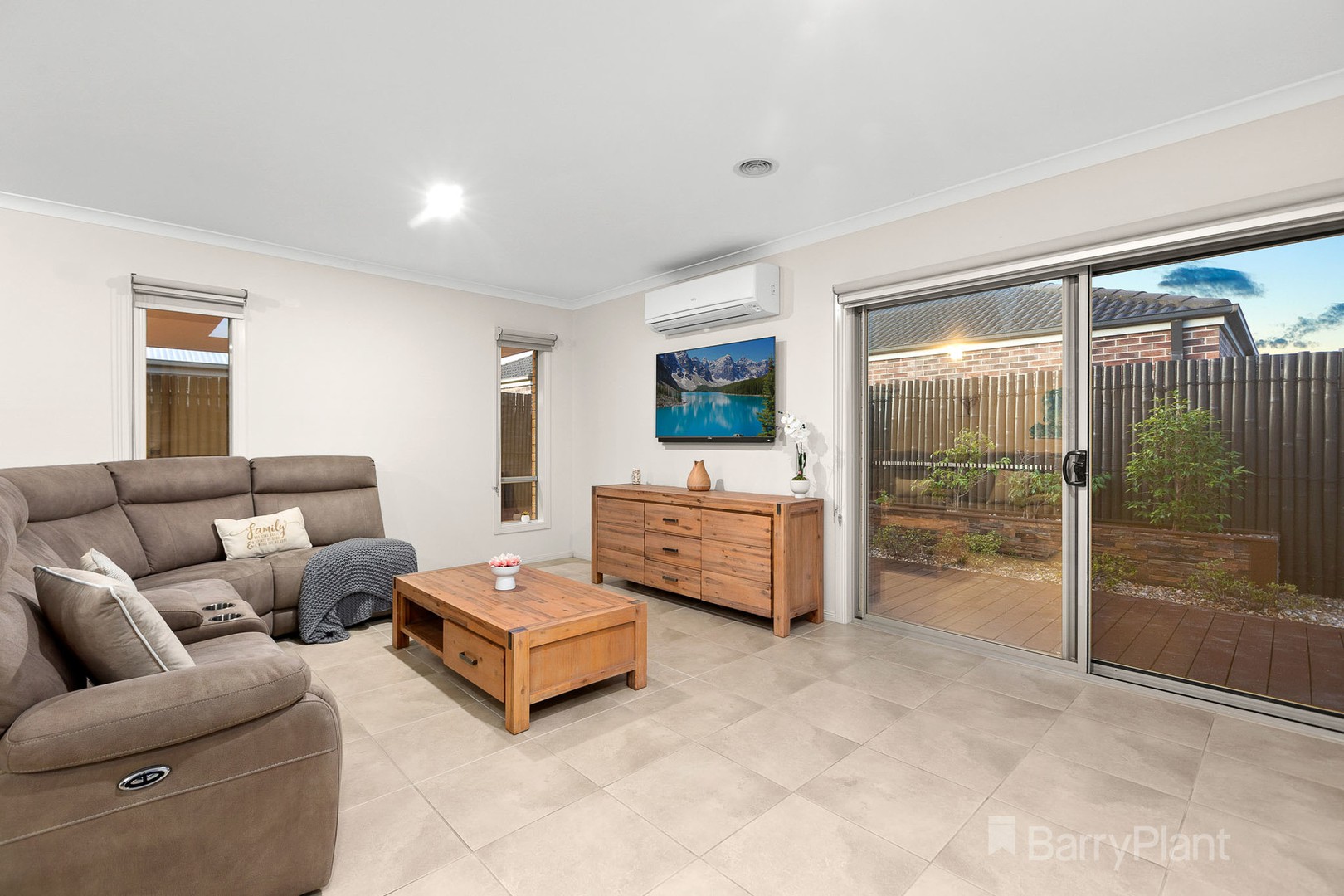 6 Peregrine Street, Cranbourne North, VIC 3977, Cranbourne North - Thumbnail 5