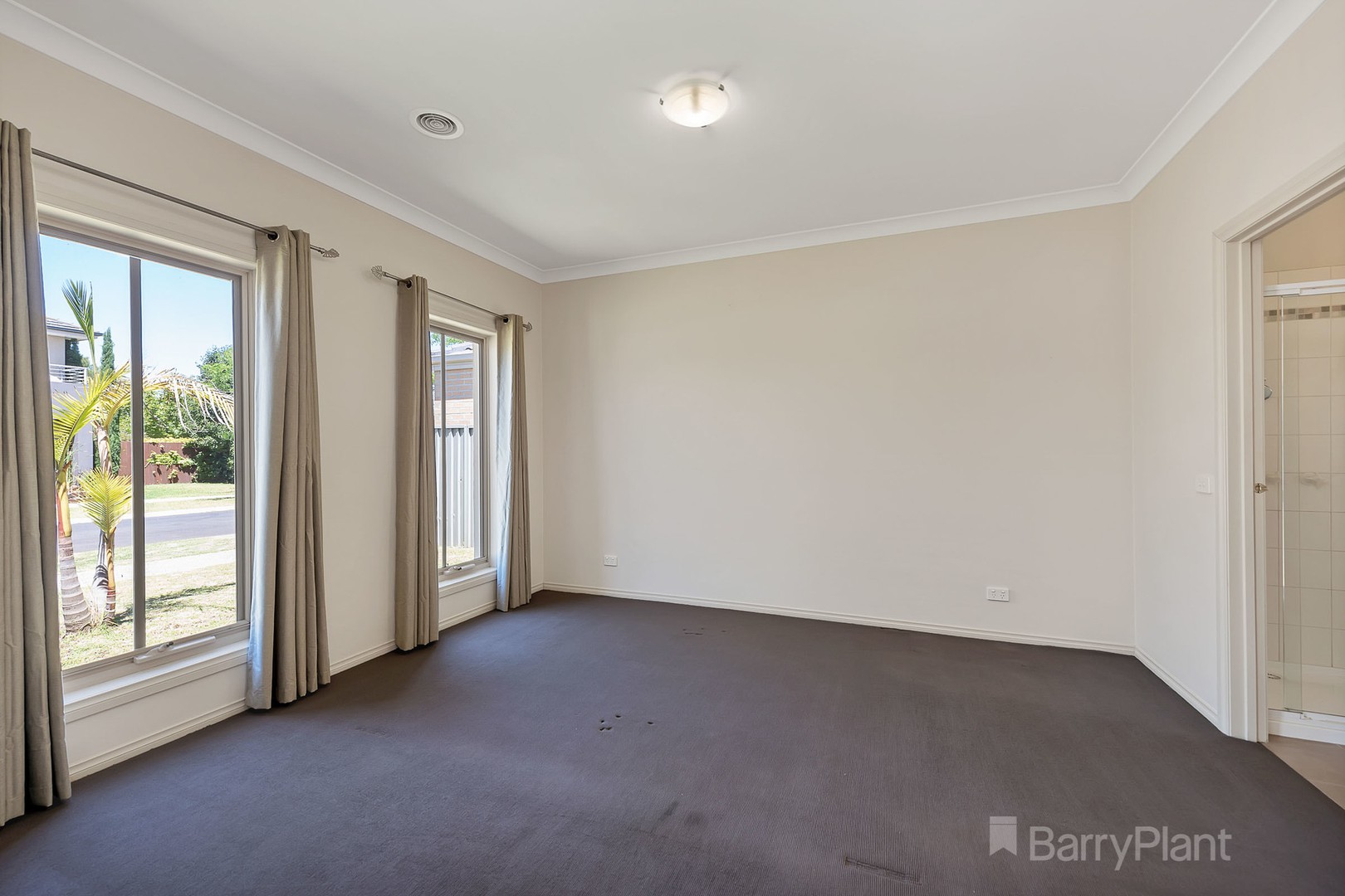 6 Petrel Circuit, Pakenham, VIC 3810 - Thumbnail 1 - 12/10/2021
